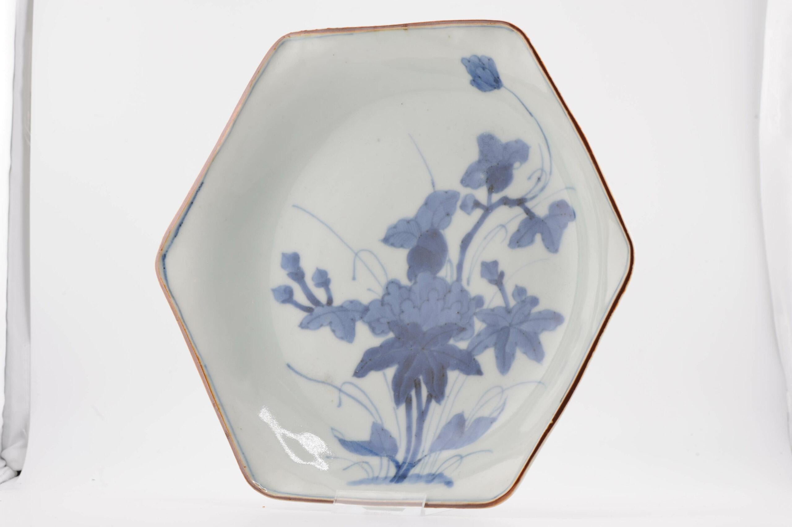 Plat japonais ancien Meiji Arita Flowers bleu et blanc du 19ème siècle en vente 1