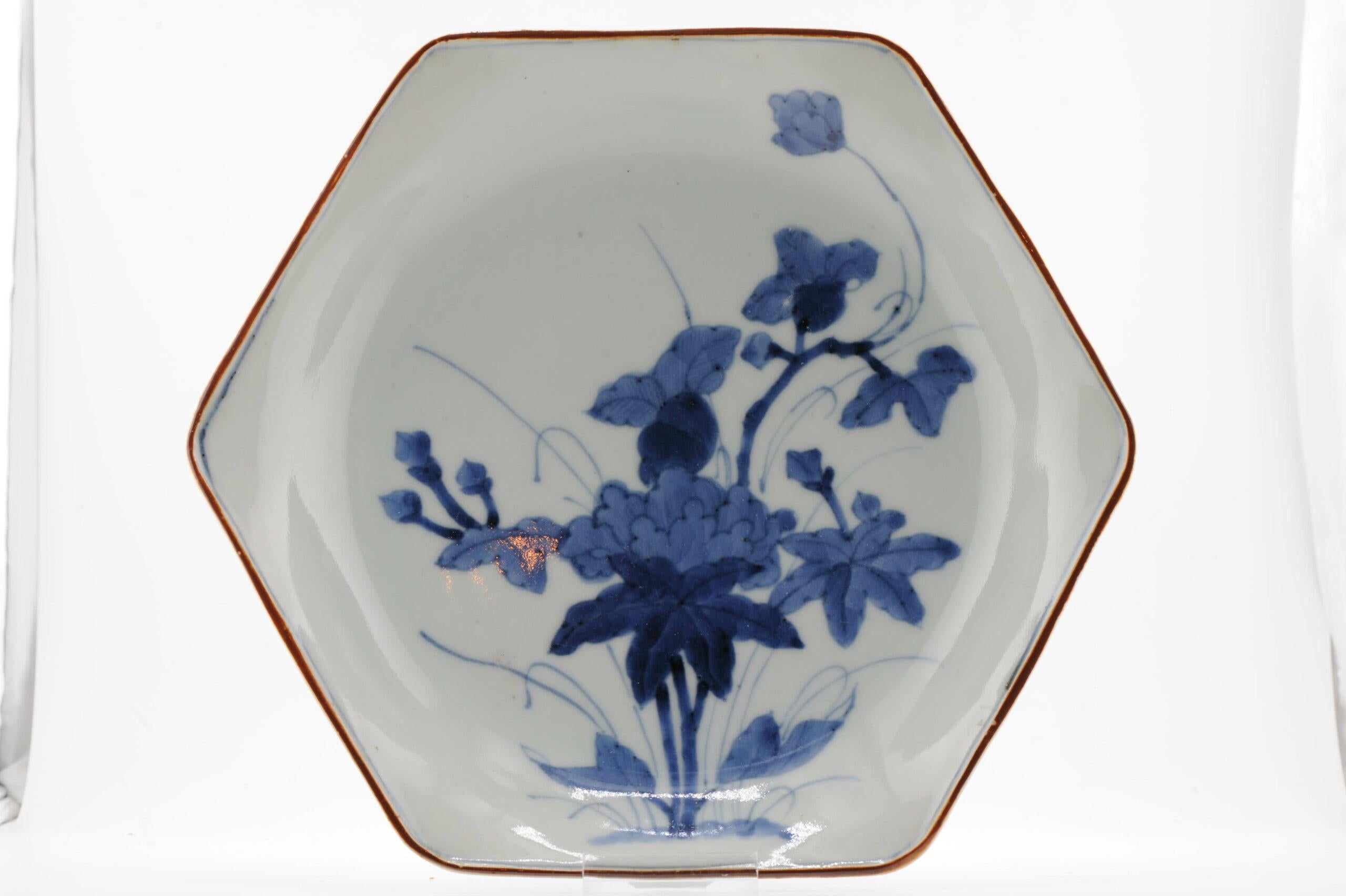 Plat japonais ancien Meiji Arita Flowers bleu et blanc du 19ème siècle en vente 2