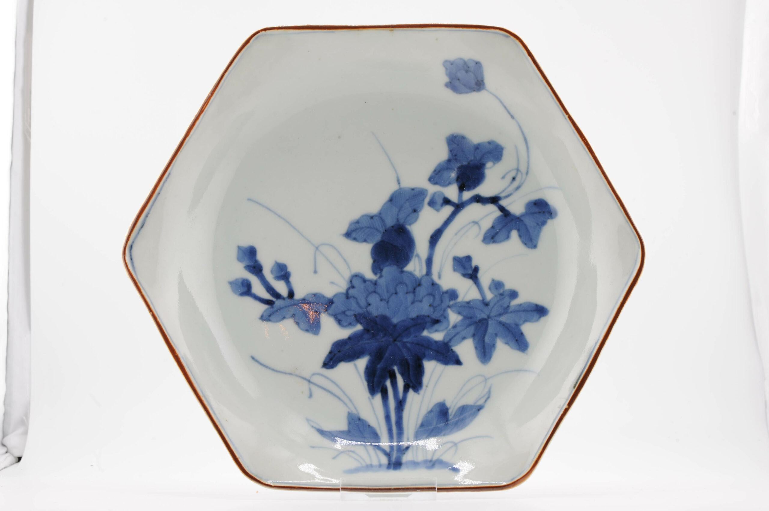 Plat japonais ancien Meiji Arita Flowers bleu et blanc du 19ème siècle en vente 3