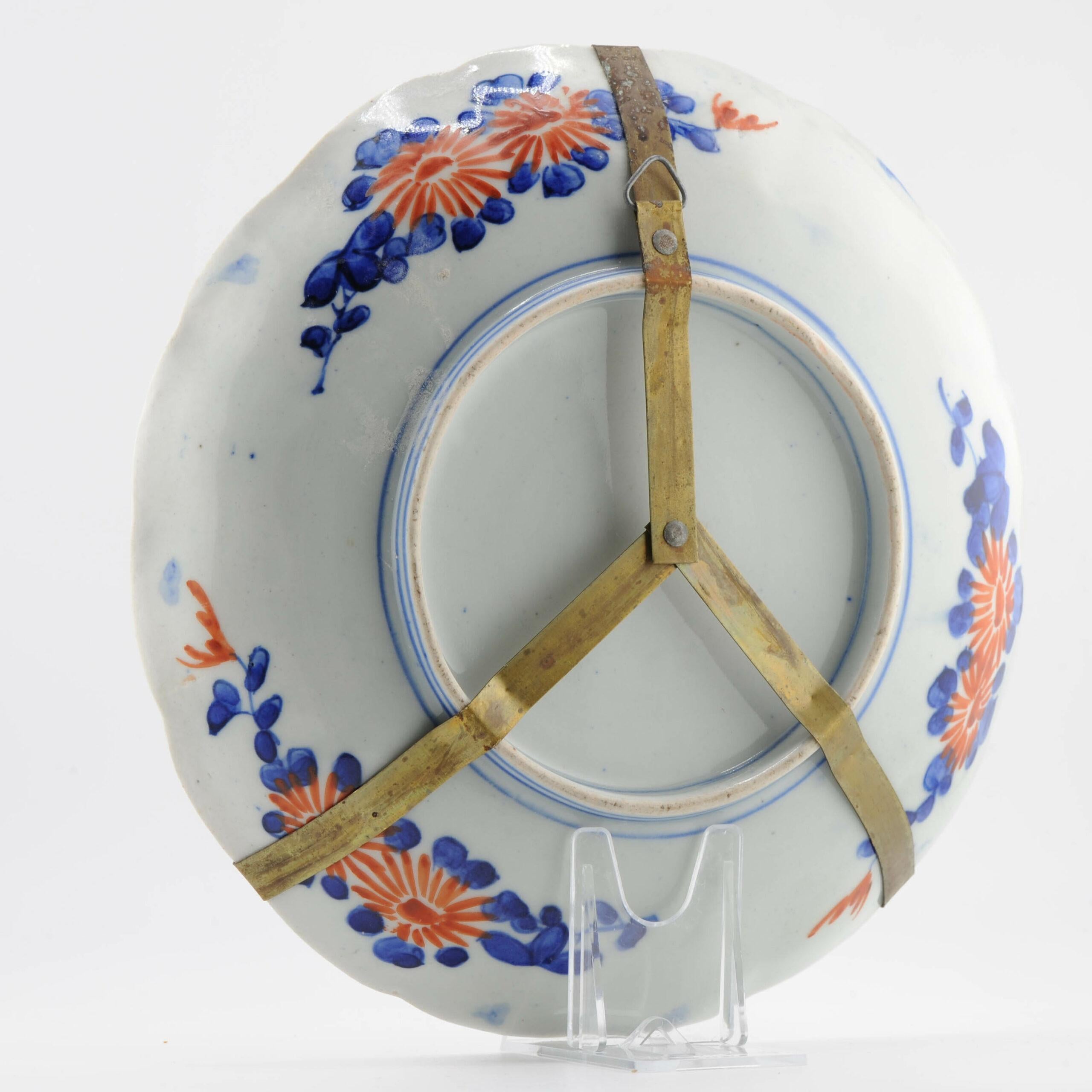 Giapponese Antico piatto in porcellana giapponese Meiji Arita Imari Polychrome del XIX secolo in vendita