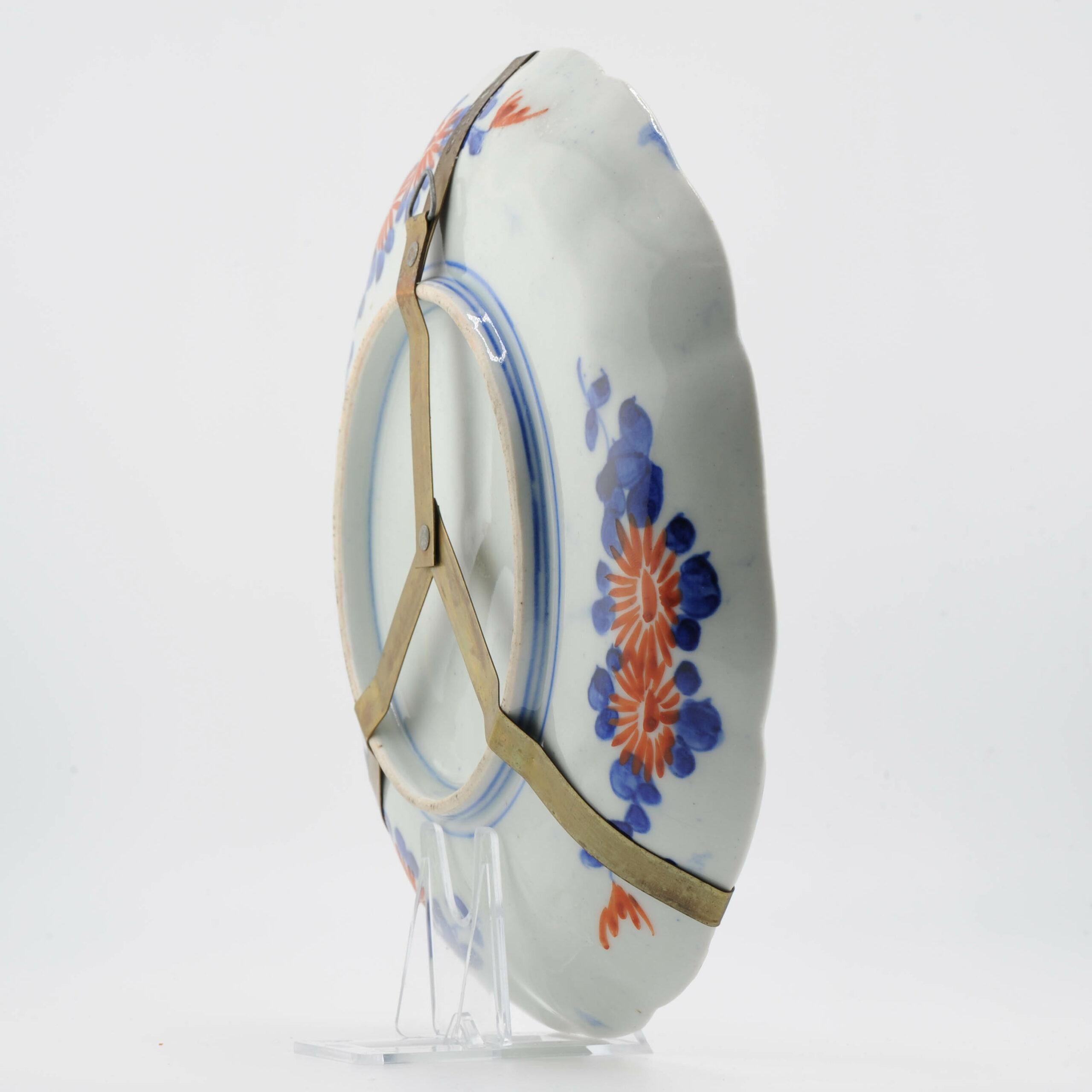 Porcellana Antico piatto in porcellana giapponese Meiji Arita Imari Polychrome del XIX secolo in vendita