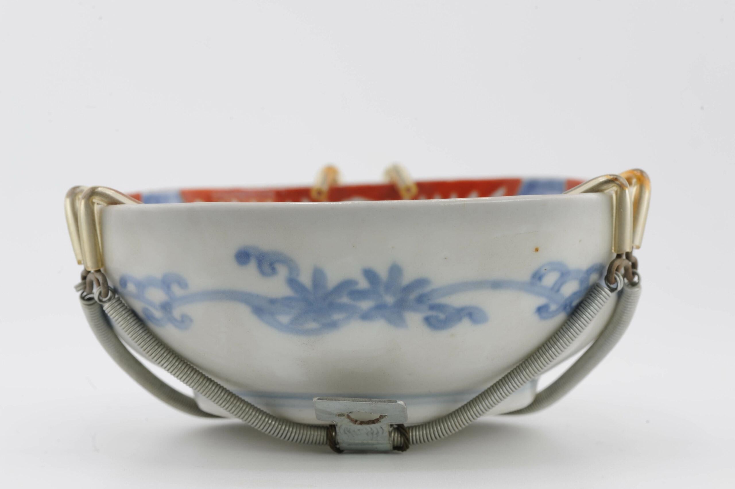 Bol polychrome japonais ancien Meiji Arita du 19ème siècle Bon état - En vente à Amsterdam, Noord Holland