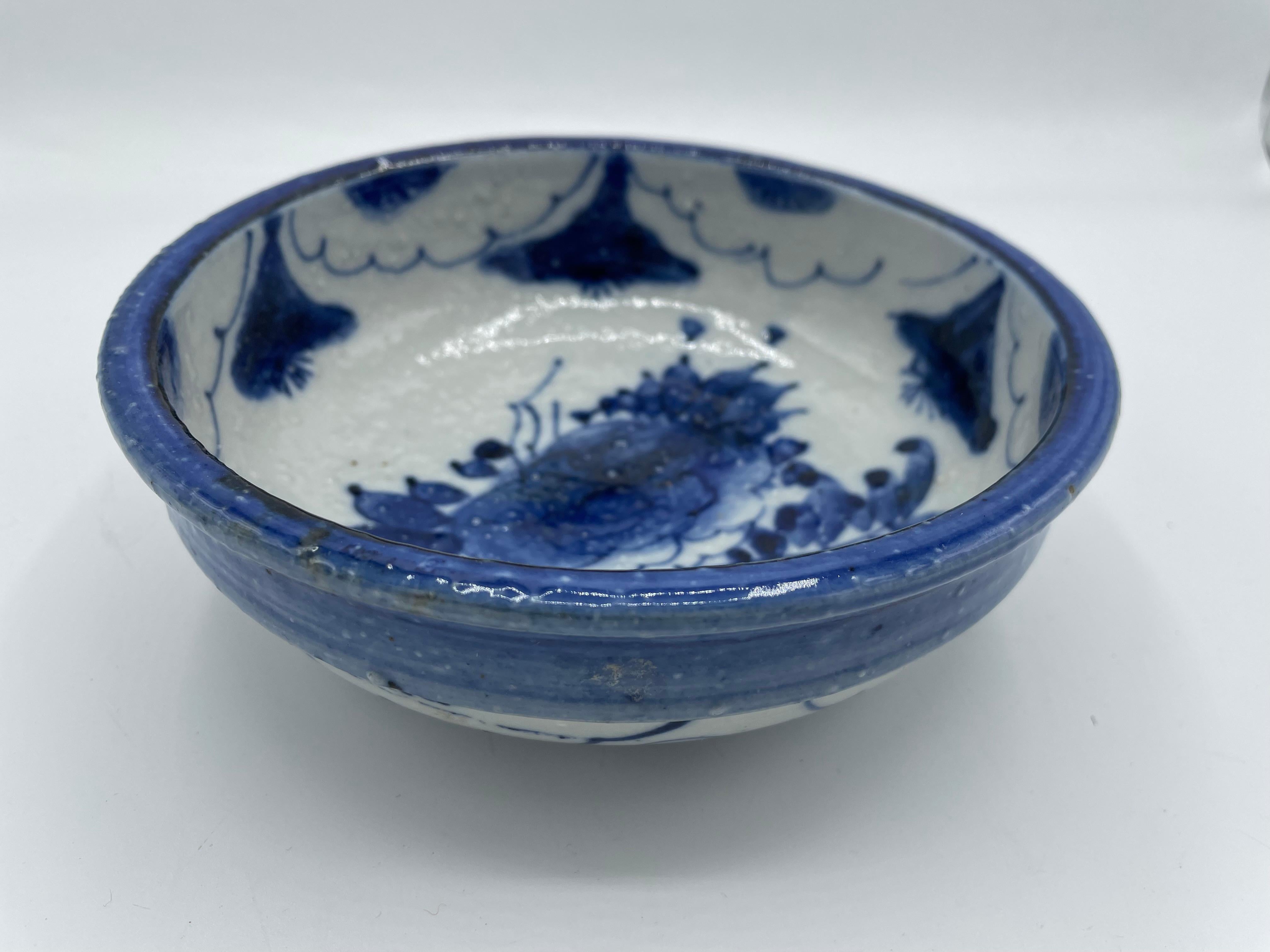 Début du 20ème siècle Bol de service japonais ancien en porcelaine bleue des années 1920  en vente