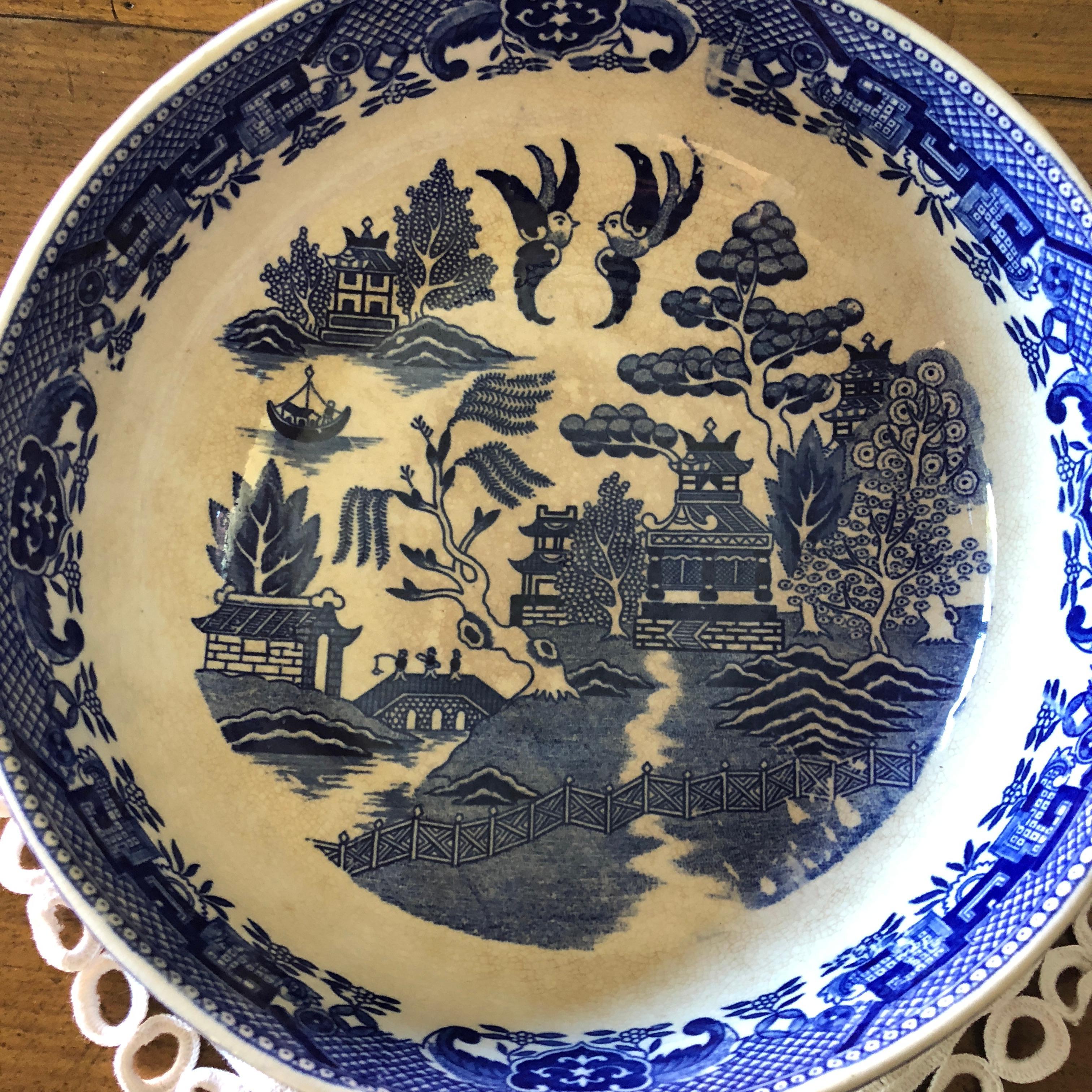Hand-Painted Antique Japanese Porcelain Bowls, Hand Painted Willow Pattern, Matching Pair For Sale