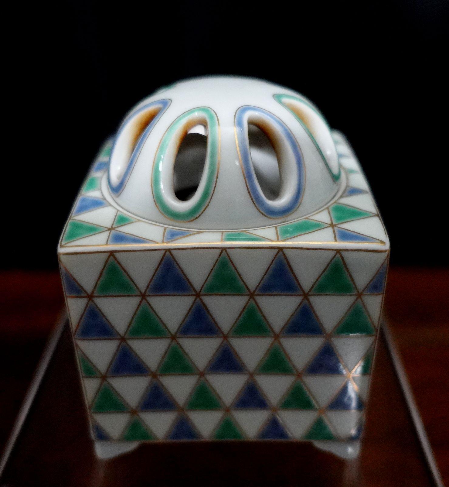 Antique Japanese Porcelain Brazier 'Incense Burner', Signed In Good Condition For Sale In Norton, MA