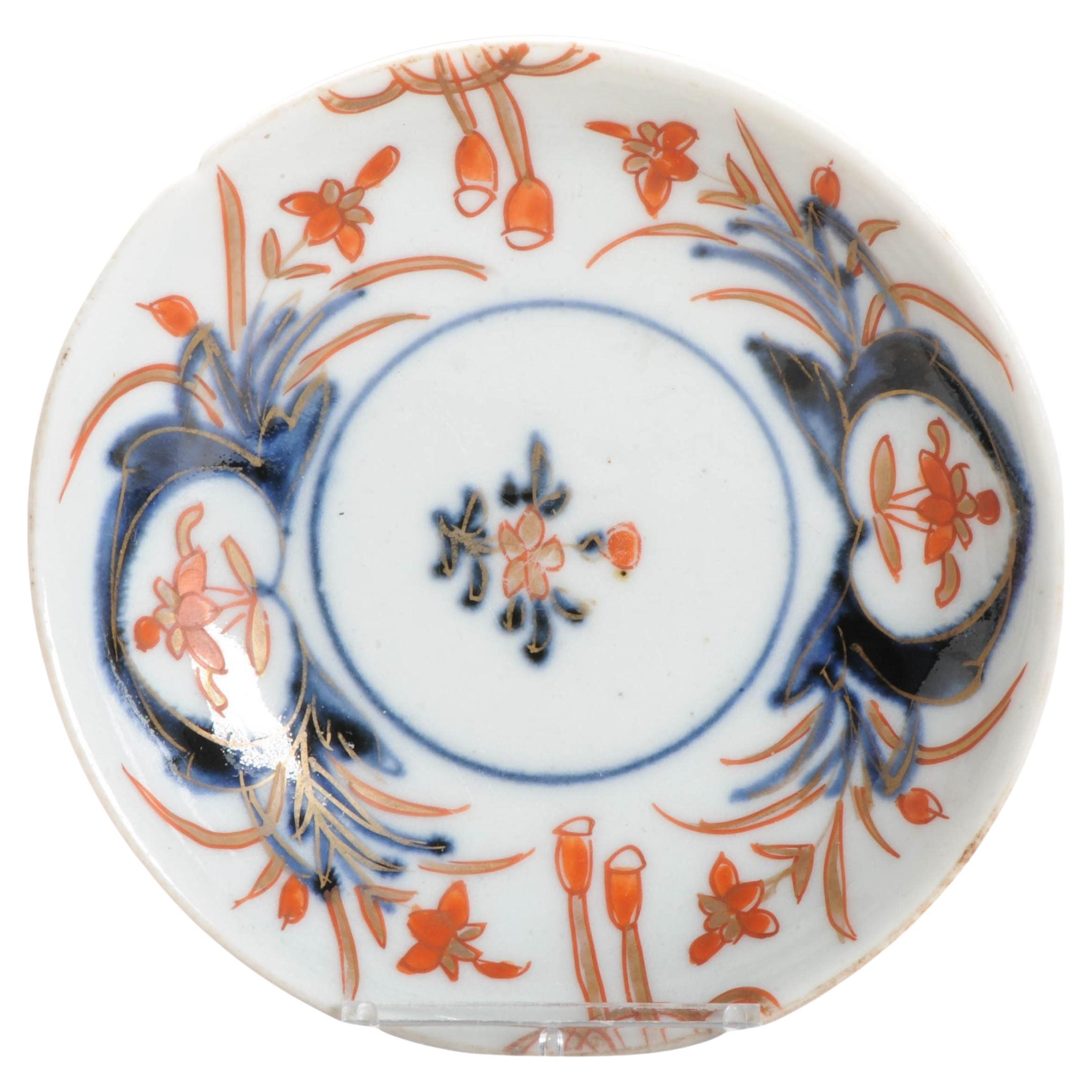 Plat japonais ancien de la période Edo, fleurs florales Imari, 18ème siècle