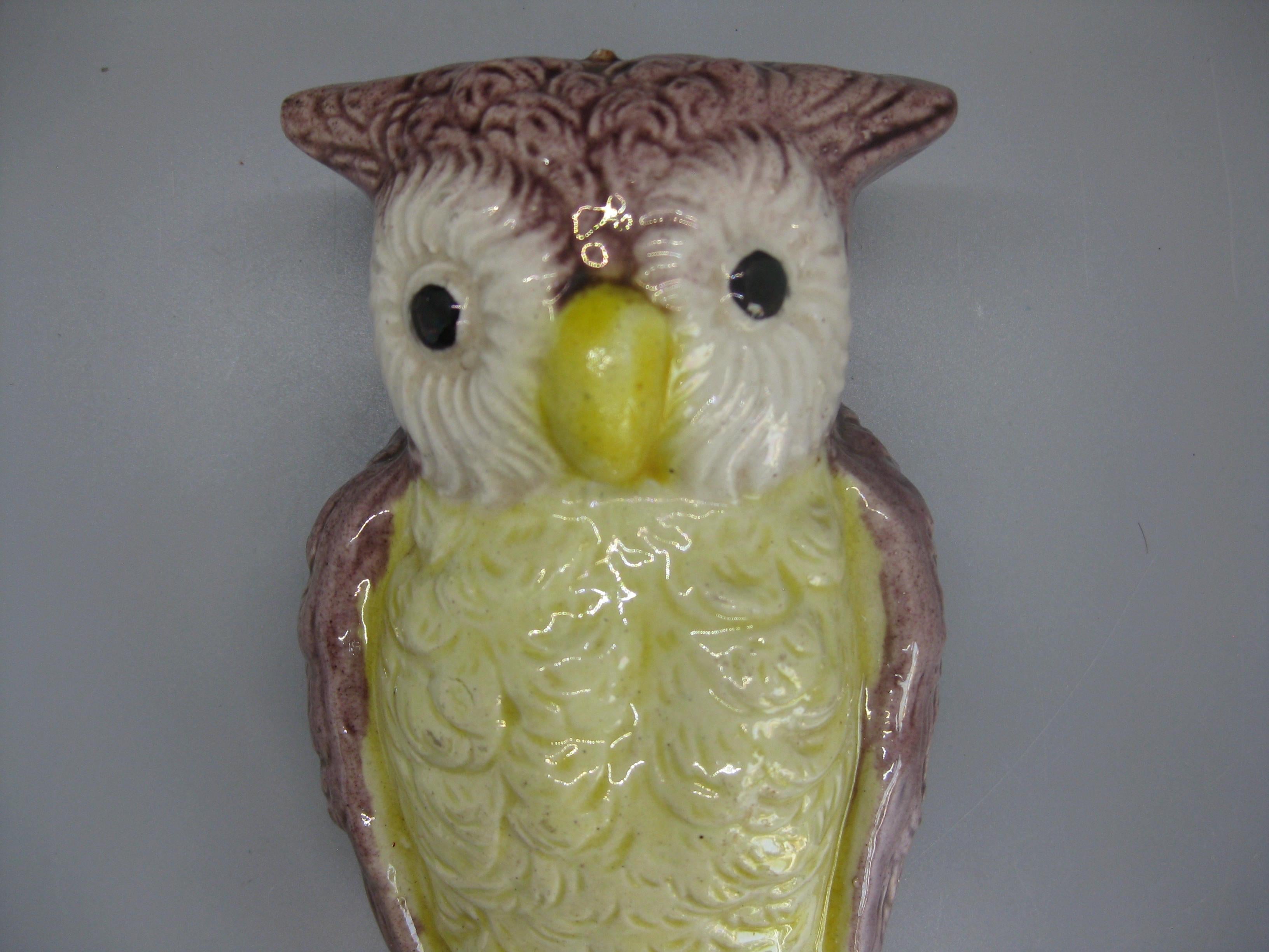 We are offering a beautiful Japanese porcelain figural owl wall pocket vase dating from the Meiji Period. Great details and form. This would have mounted onto a wall. Marked on the back 