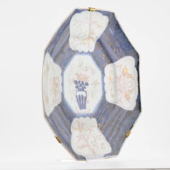 Antiguo Plato de Porcelana Japonesa Meiji Arita Figural Policromada Imari, S. XIX