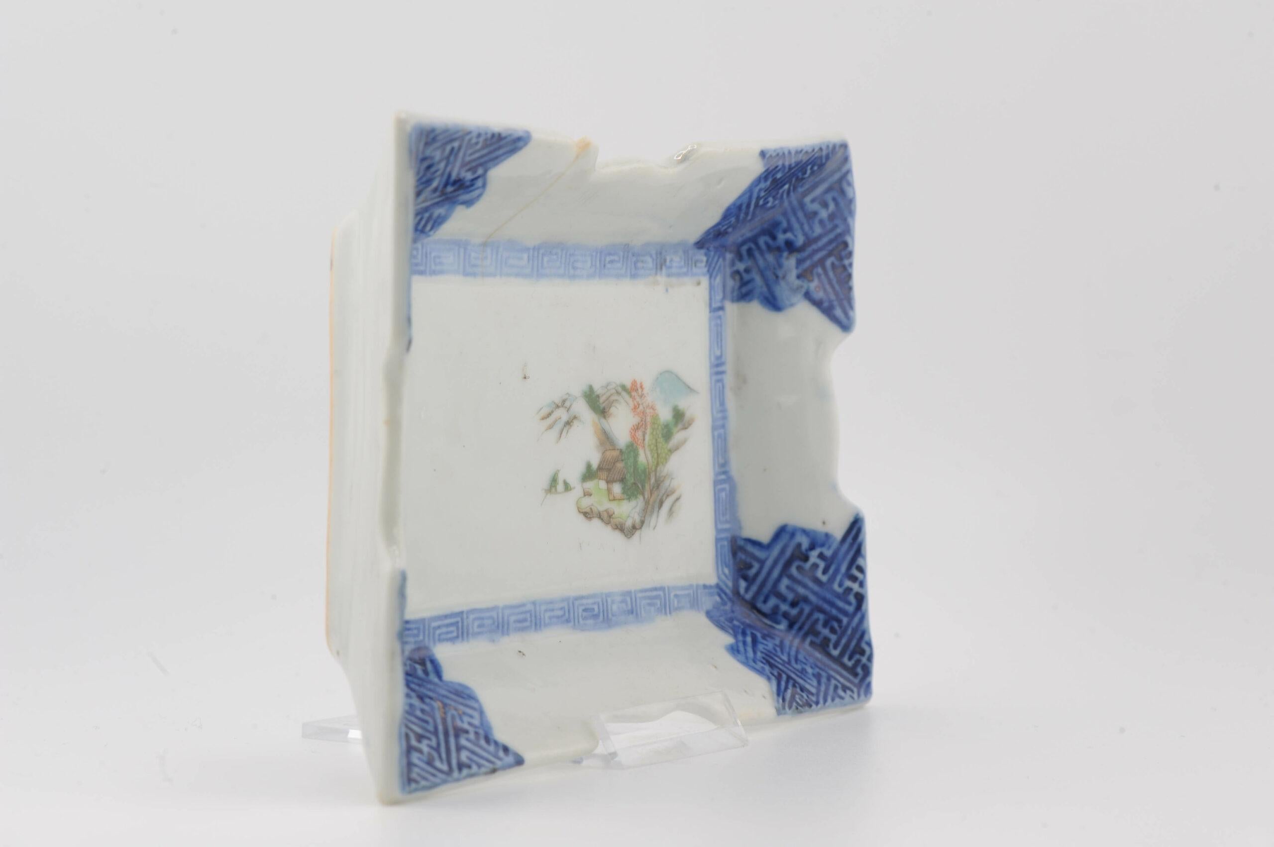 Japonais Antique plat Arita bleu et blanc en porcelaine japonaise de la période Meiji en vente