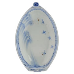 Ancien bol bleu et blanc en porcelaine japonaise de la période Meiji Arita en forme de bateau