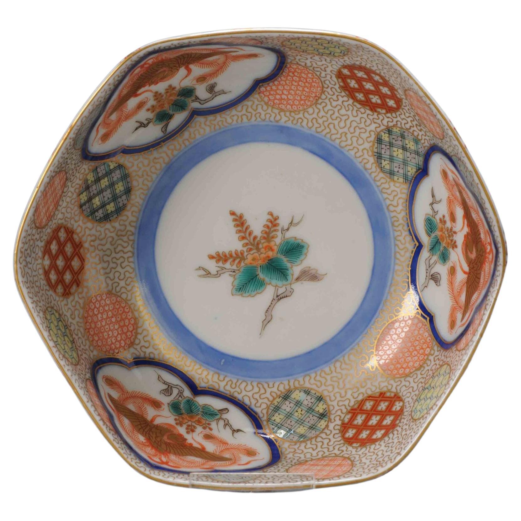 Antike japanische Schale aus Porzellan aus der Meiji-Periode mit Blumenmuster Imari