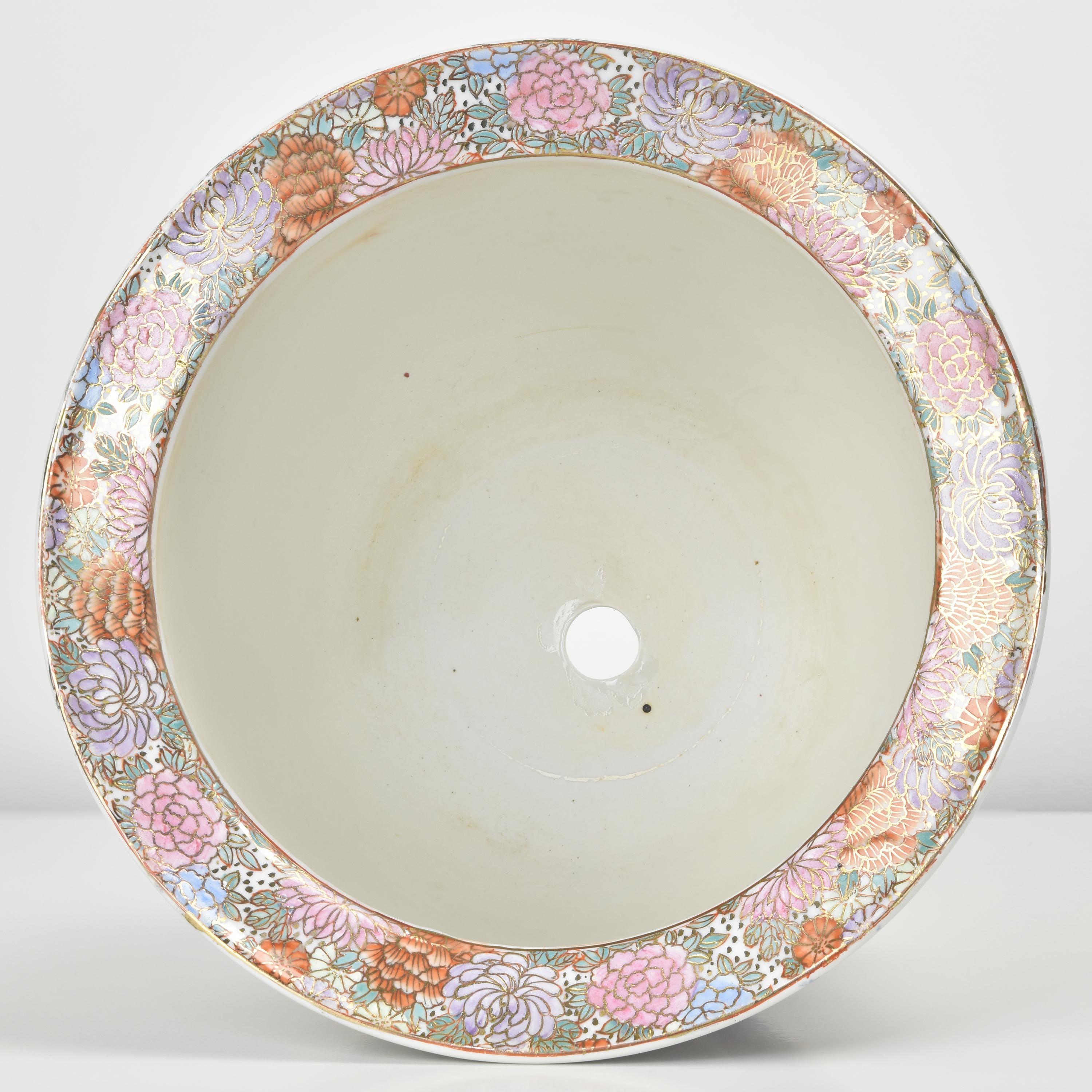 Porcelaine Jardinière et soucoupe japonaise ancienne, scène peinte à la main, période Meiji en vente