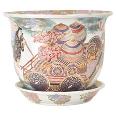 Antigua Jardinera de Porcelana Japonesa con Platillo, Escena Pintada a Mano, Periodo Meiji