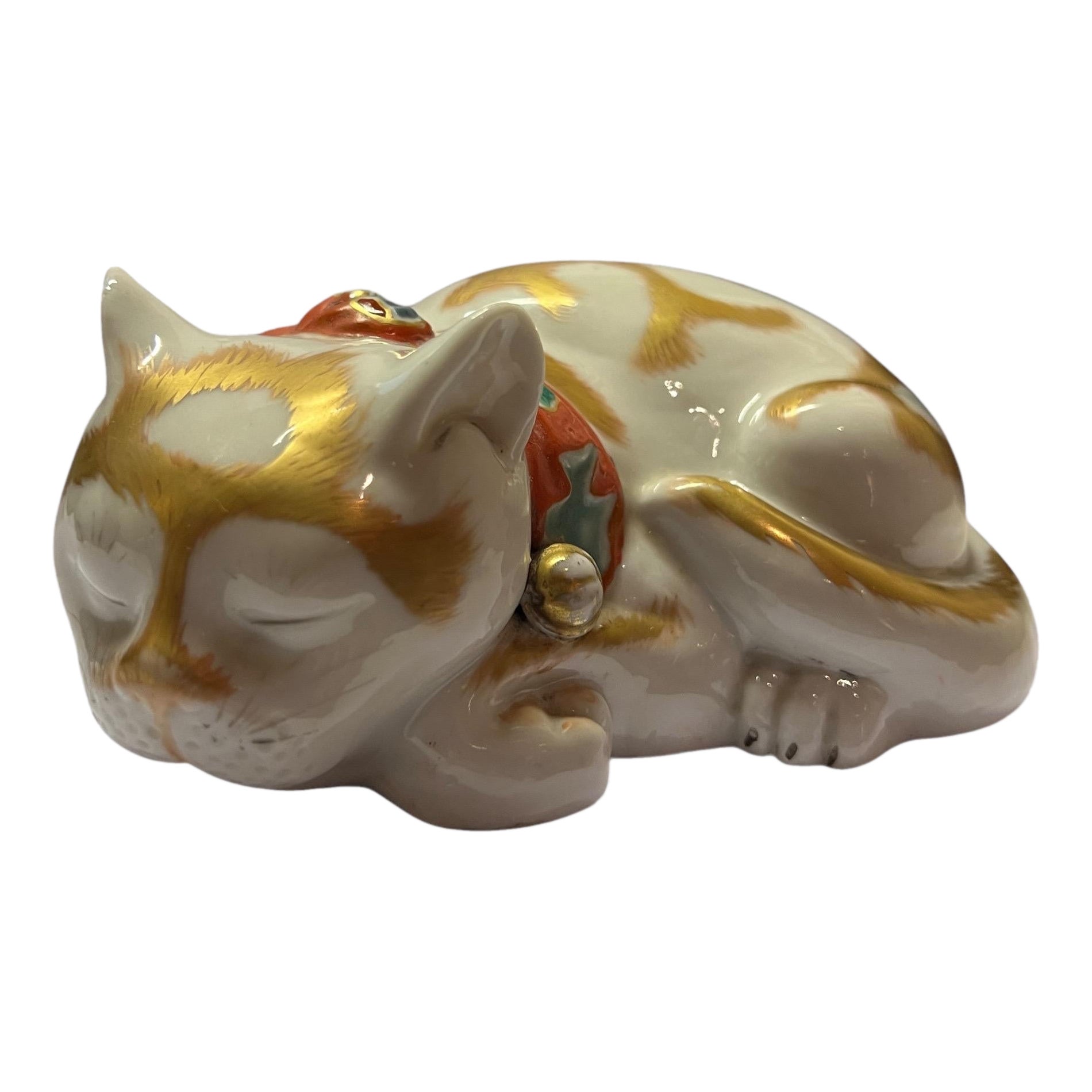 Antique Japanese Porcelain sleeping cat, Japan, Kutani, Meiji period.