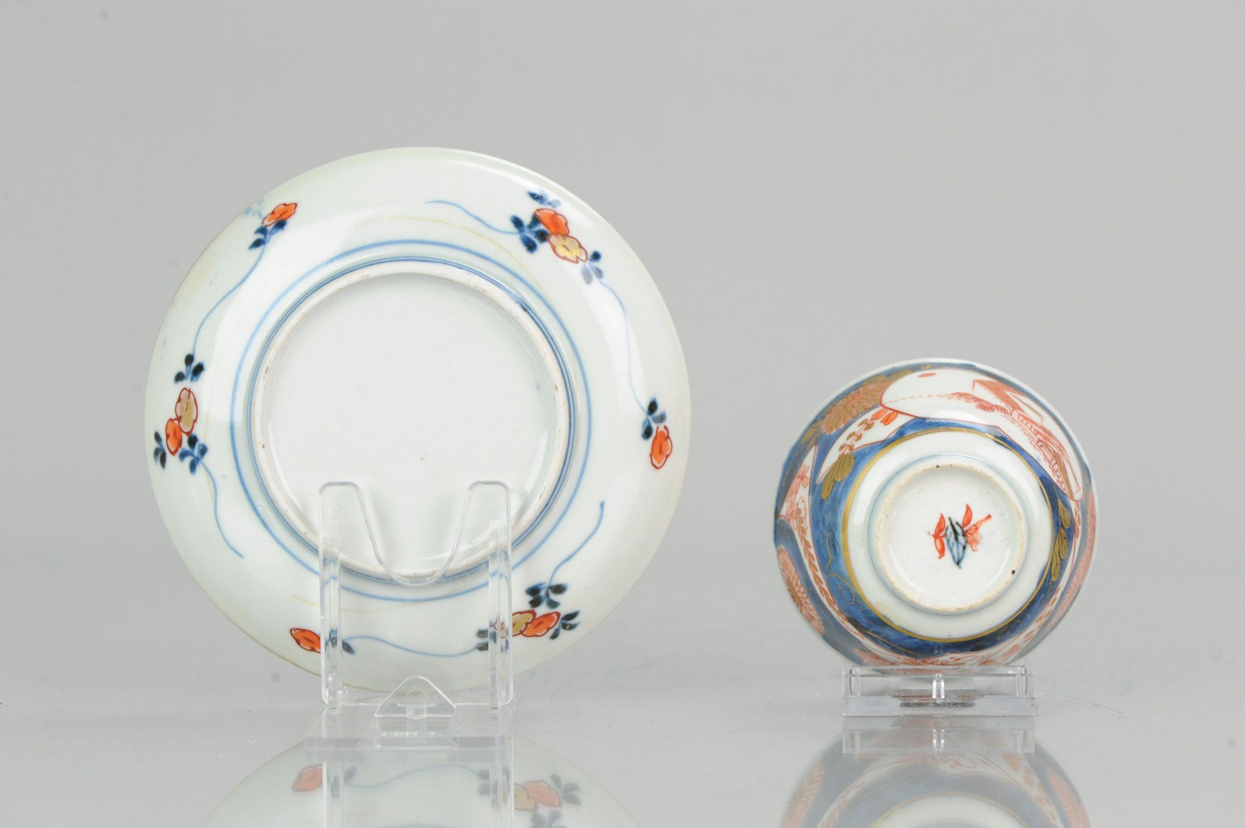 Tasse à thé et soucoupe en porcelaine japonaise ancienne Période Imari Edo, 18e siècle Bon état - En vente à Amsterdam, Noord Holland