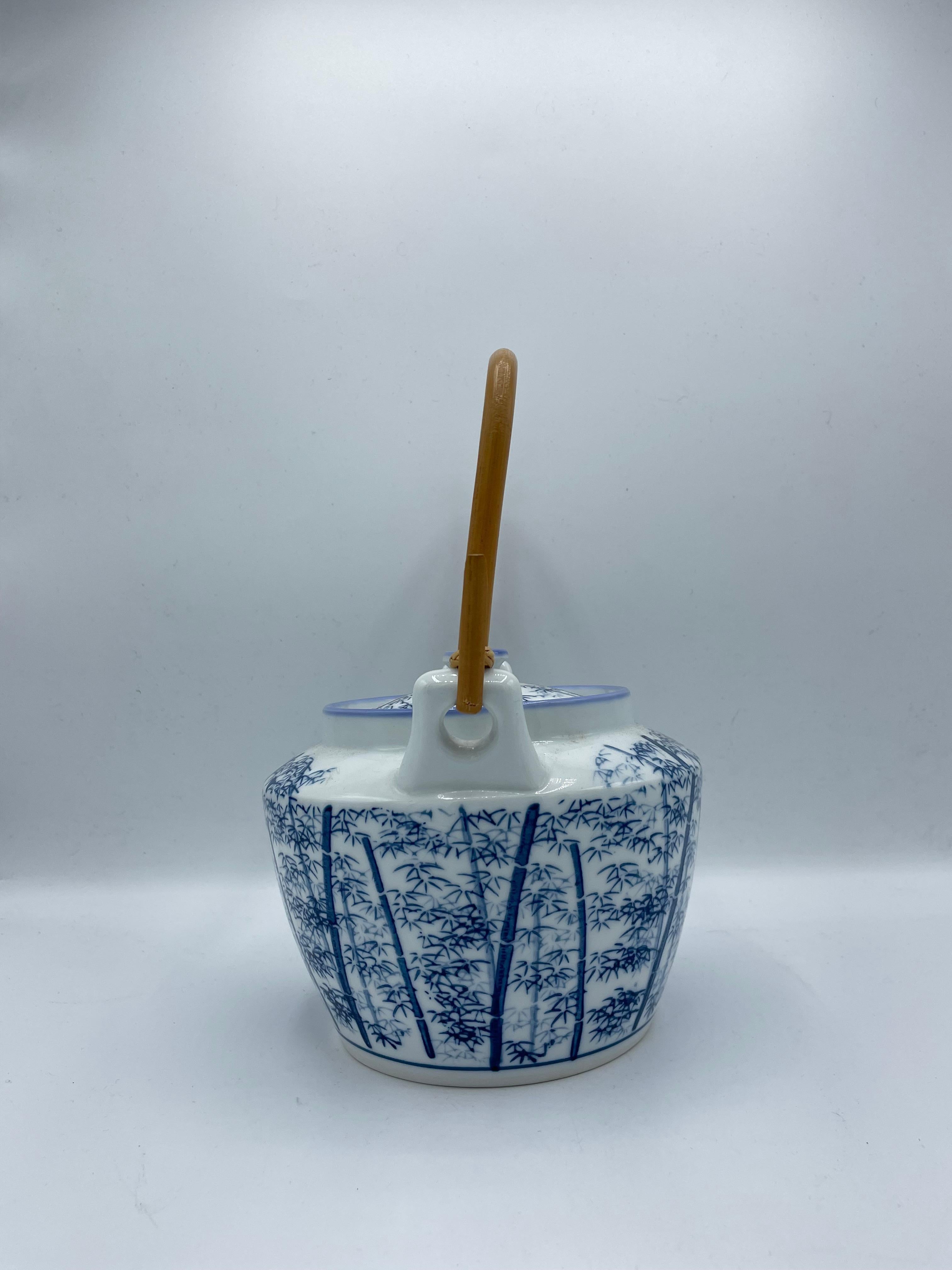 Antike japanische Porzellan-Teekanne aus Bambus, 1960 (Showa) im Angebot