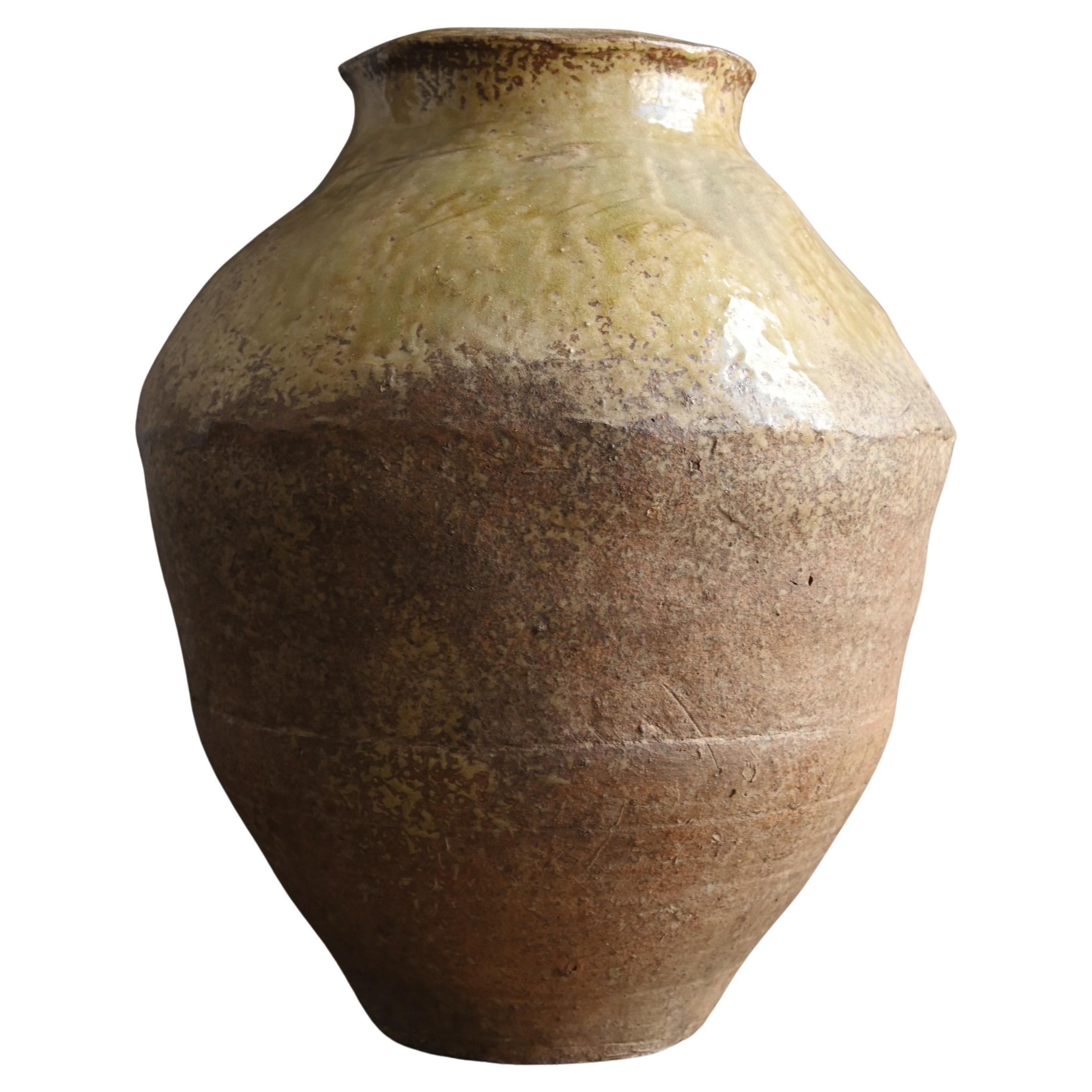 Antique Japanese pottery, Echizen ware vase / 1450-1600 / Natural glaze