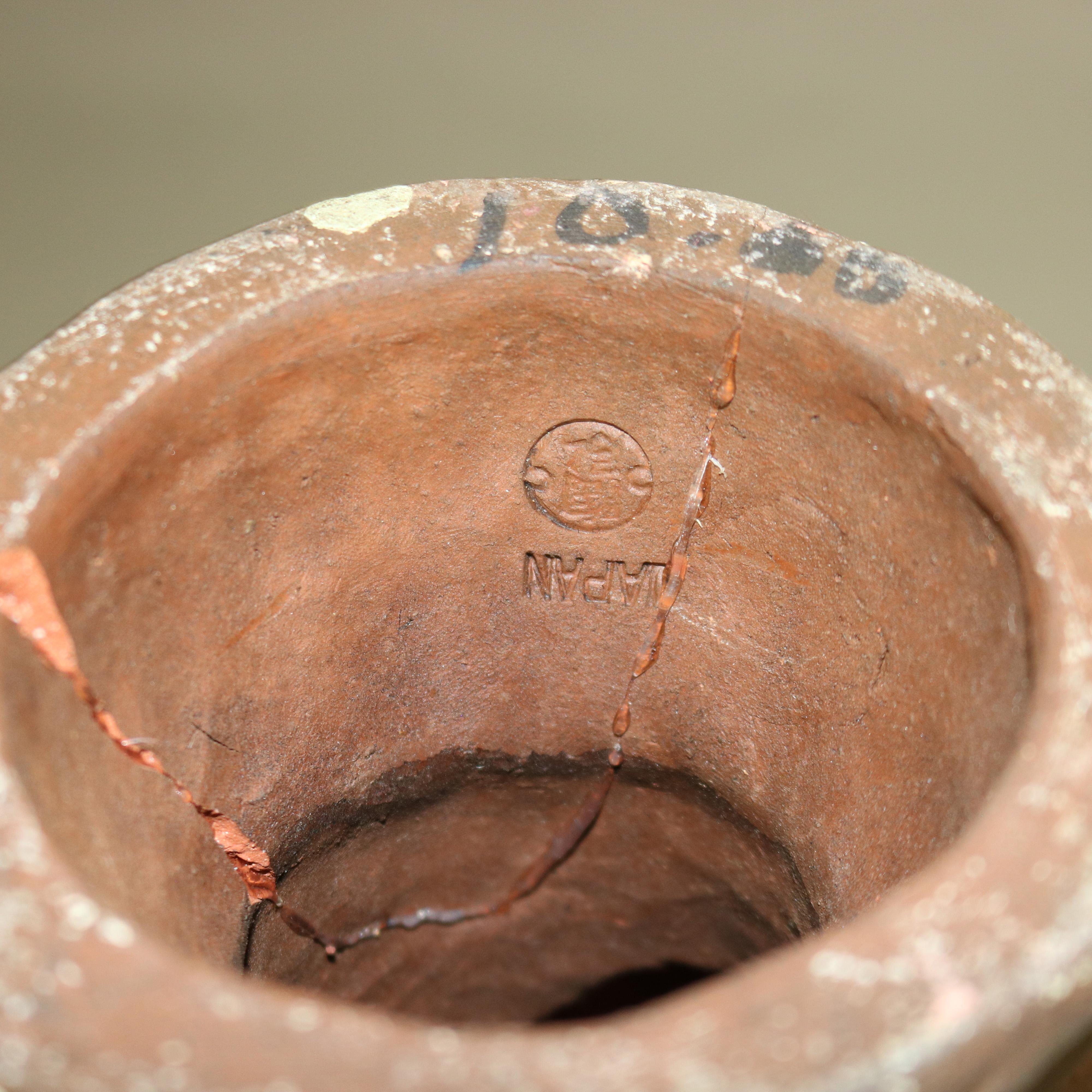 Antica scultura giapponese di ceramica ad effigie di una donna e di un bambino del XVIII secolo in vendita 3