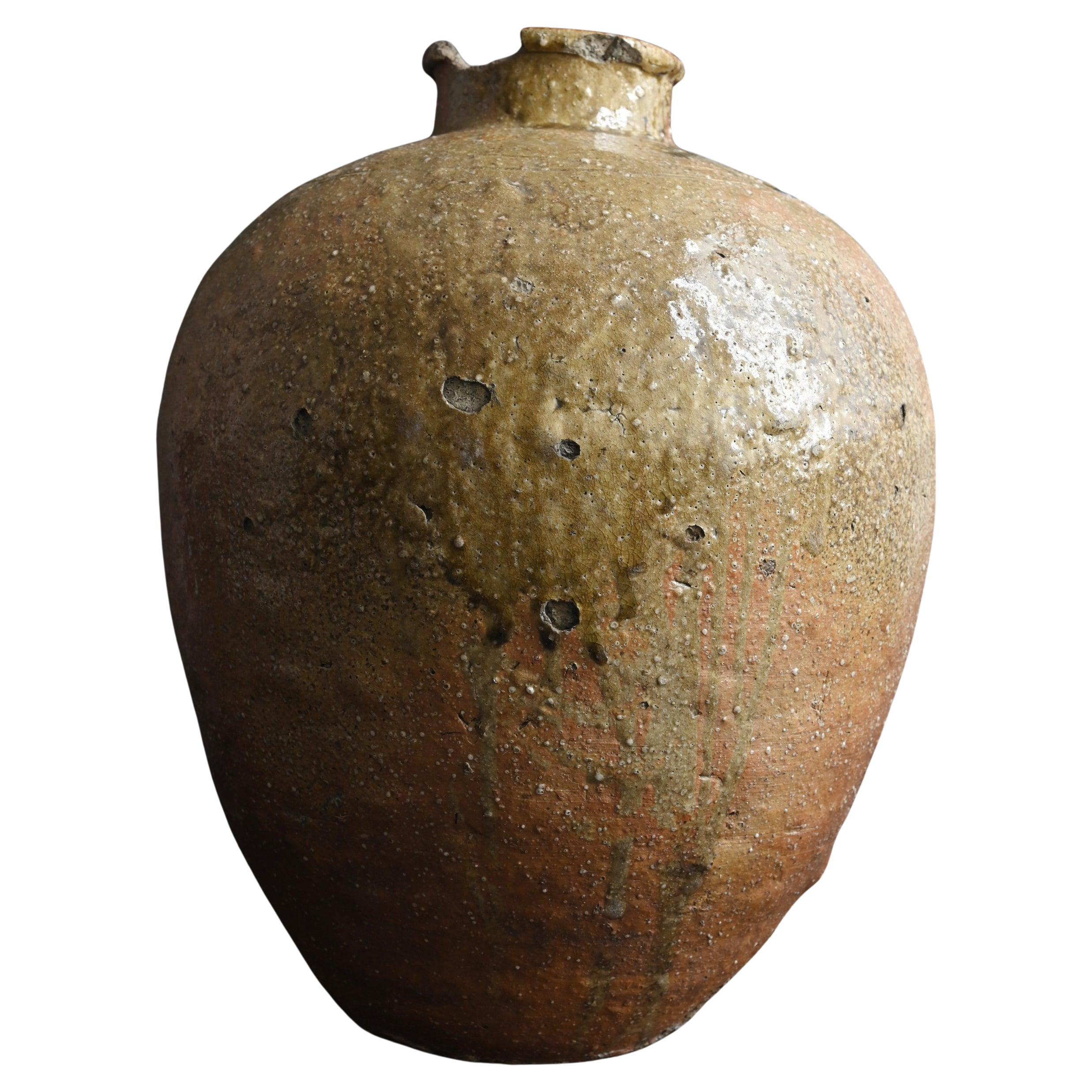 Antique Japanese pottery, Iga ware vase / 16th century / natural glaze vase