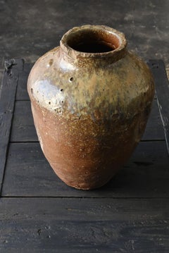 Antique Japanese pottery vase / Late 16th to early 17th century / tokoname ware
