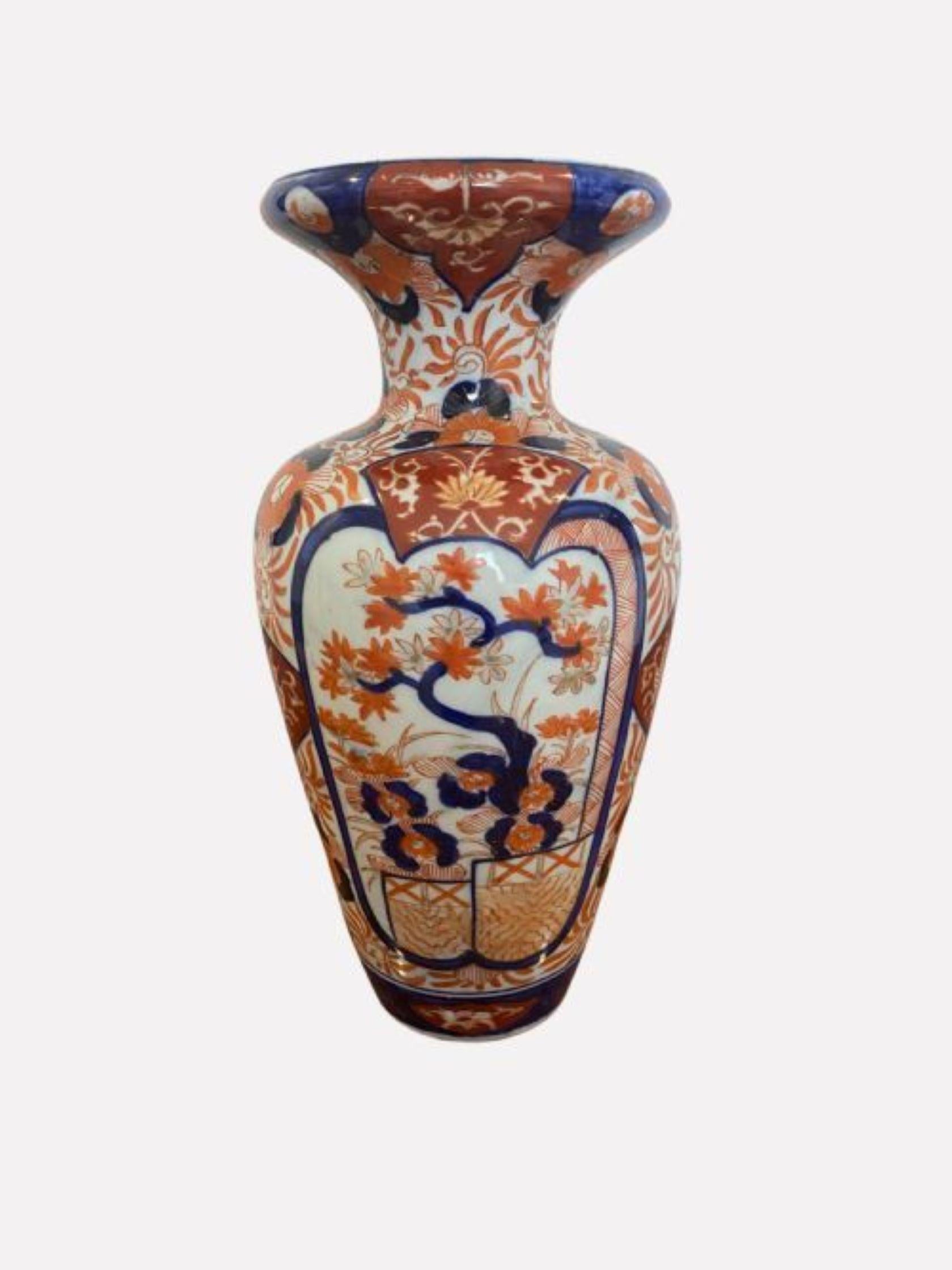 Antique Japanese quality Imari vase, lovely quality shaped Japanese Imari hand painted vase in wonderful red, blue, gold and white colours.