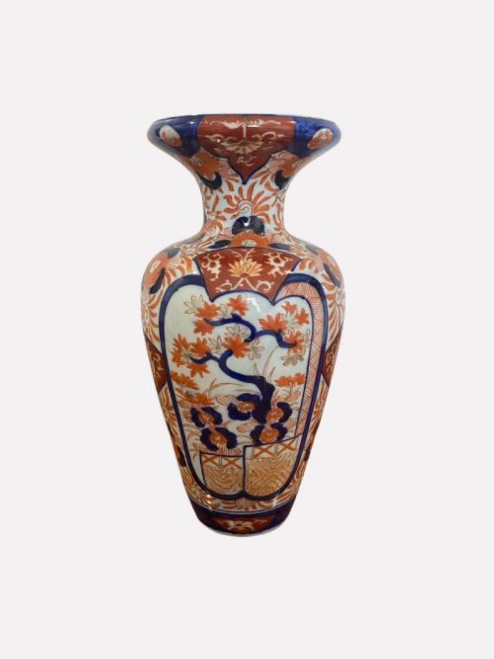 Antique Japanese Quality Imari Vase In Good Condition For Sale In Ipswich, GB
