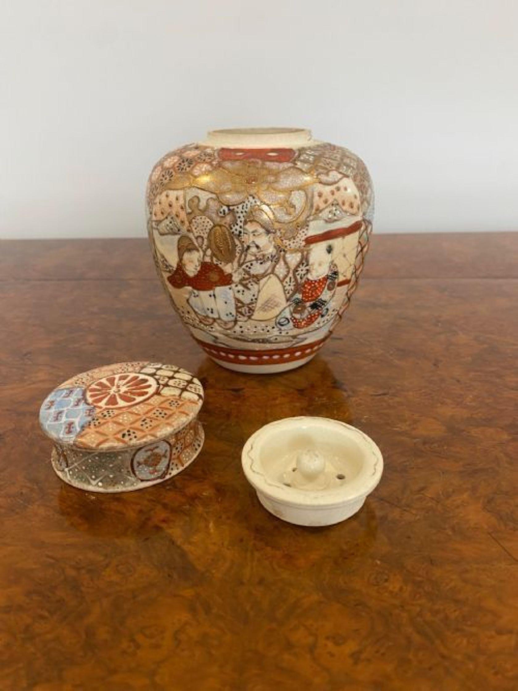 Antique Japanese quality Satsuma ginger jar and cover In Good Condition In Ipswich, GB