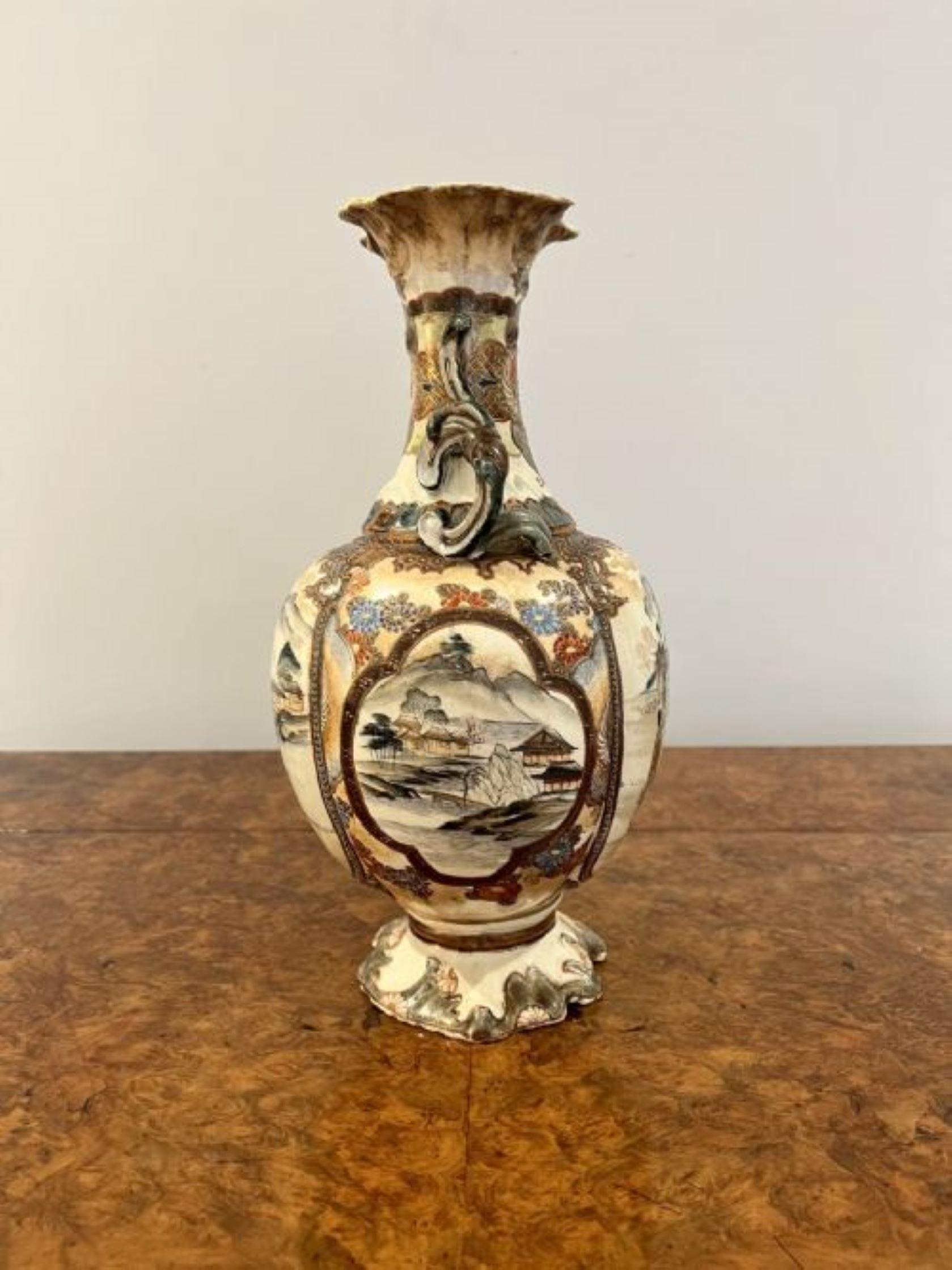 Antique Japanese quality satsuma hand painted vase  In Good Condition For Sale In Ipswich, GB