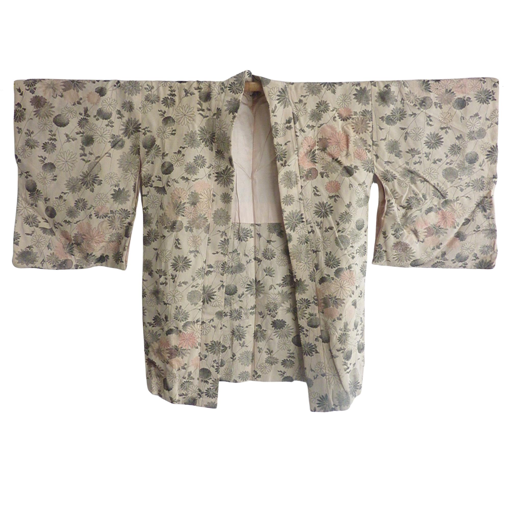 Argent Veste de kimono Haori japonaise ancienne et rare en brocart de soie argenté  en vente