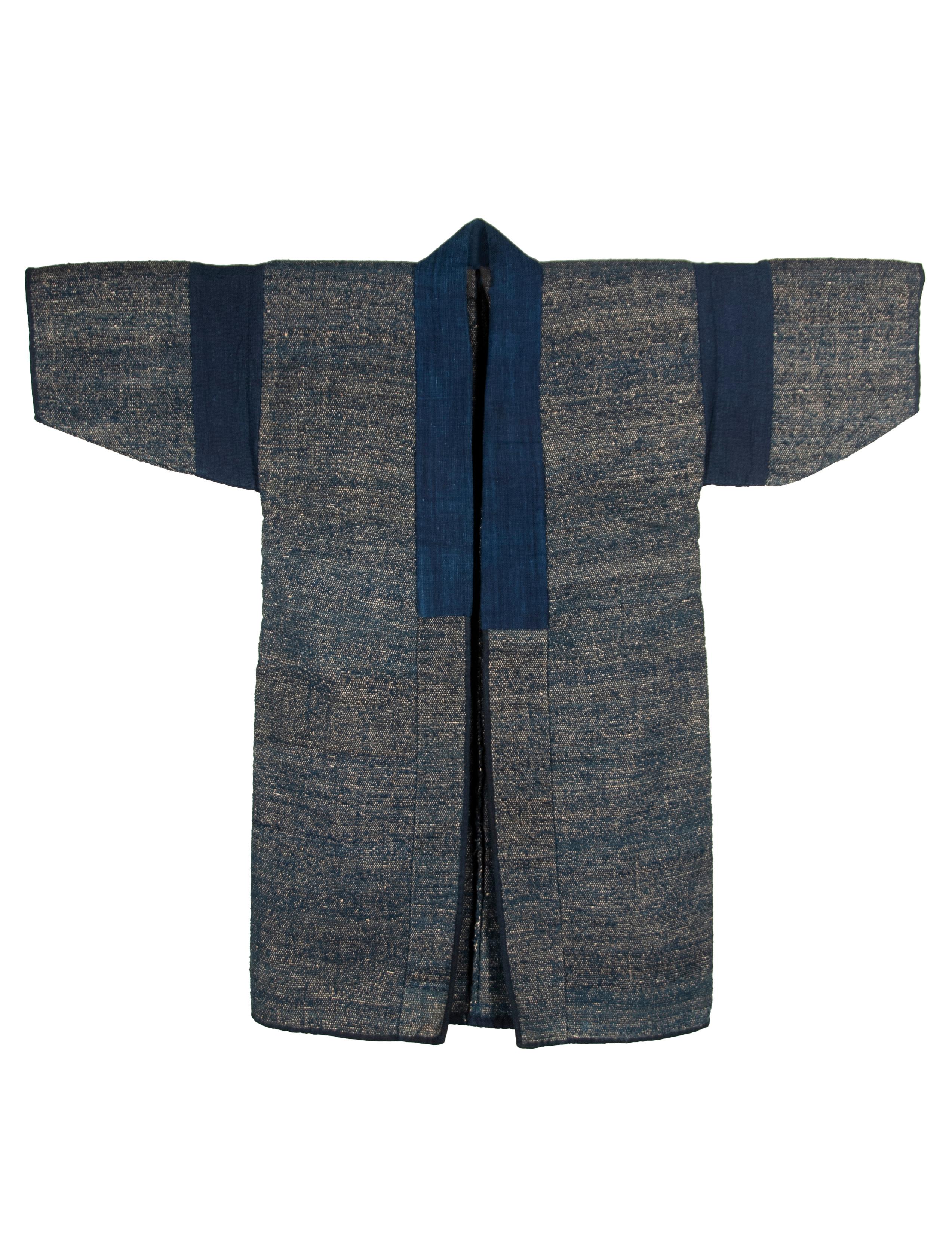 Chaqueta de granjero japonesa antigua reciclada Saki-Ori

Esta chaqueta de granjero de principios del siglo XX, procedente de la región costera del norte de Japón, se tejió a tiras con retales de algodón reutilizados mediante una técnica conocida