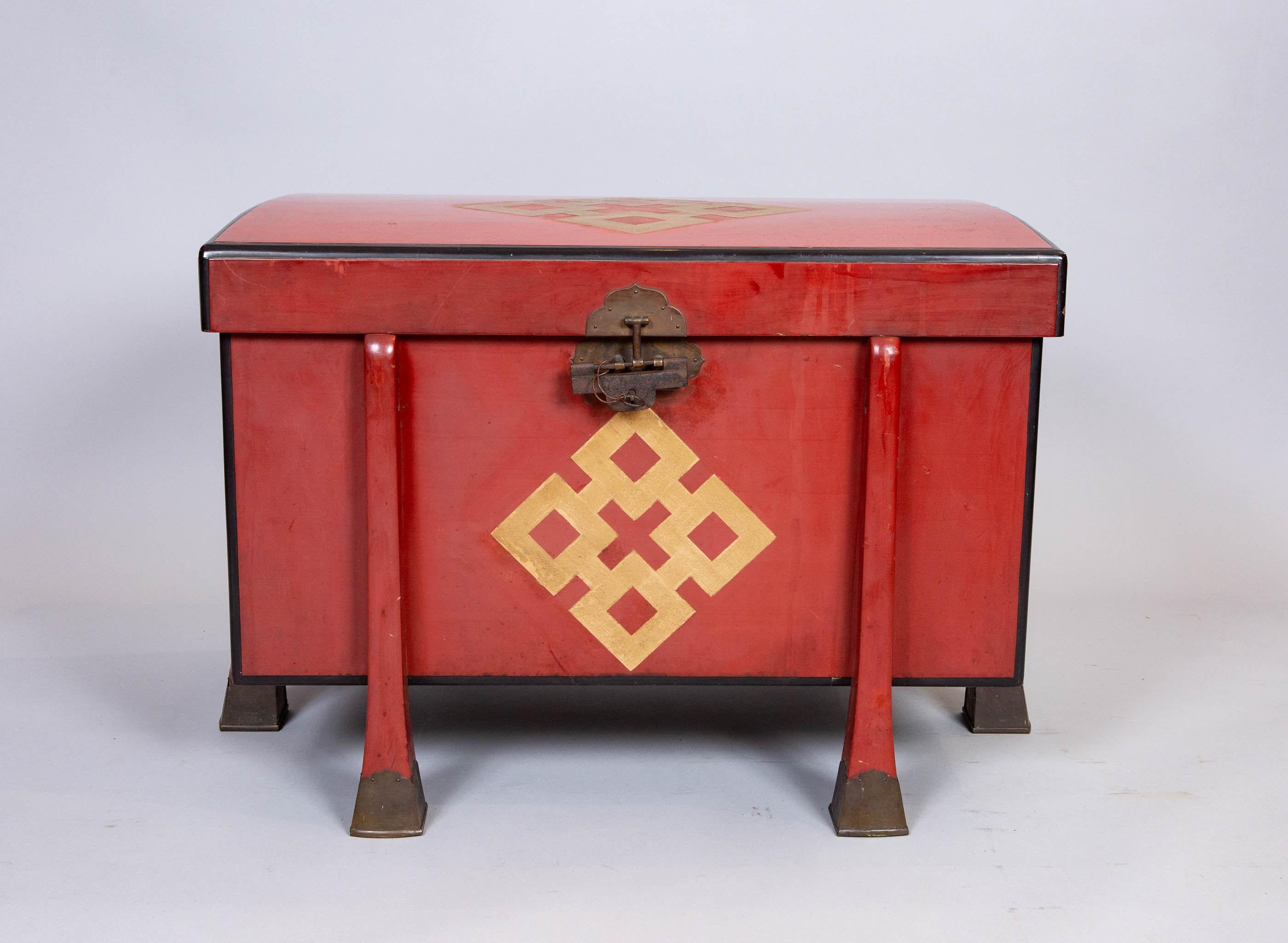 XIXe siècle Boîte d'armures japonaise ancienne en laque rouge en vente
