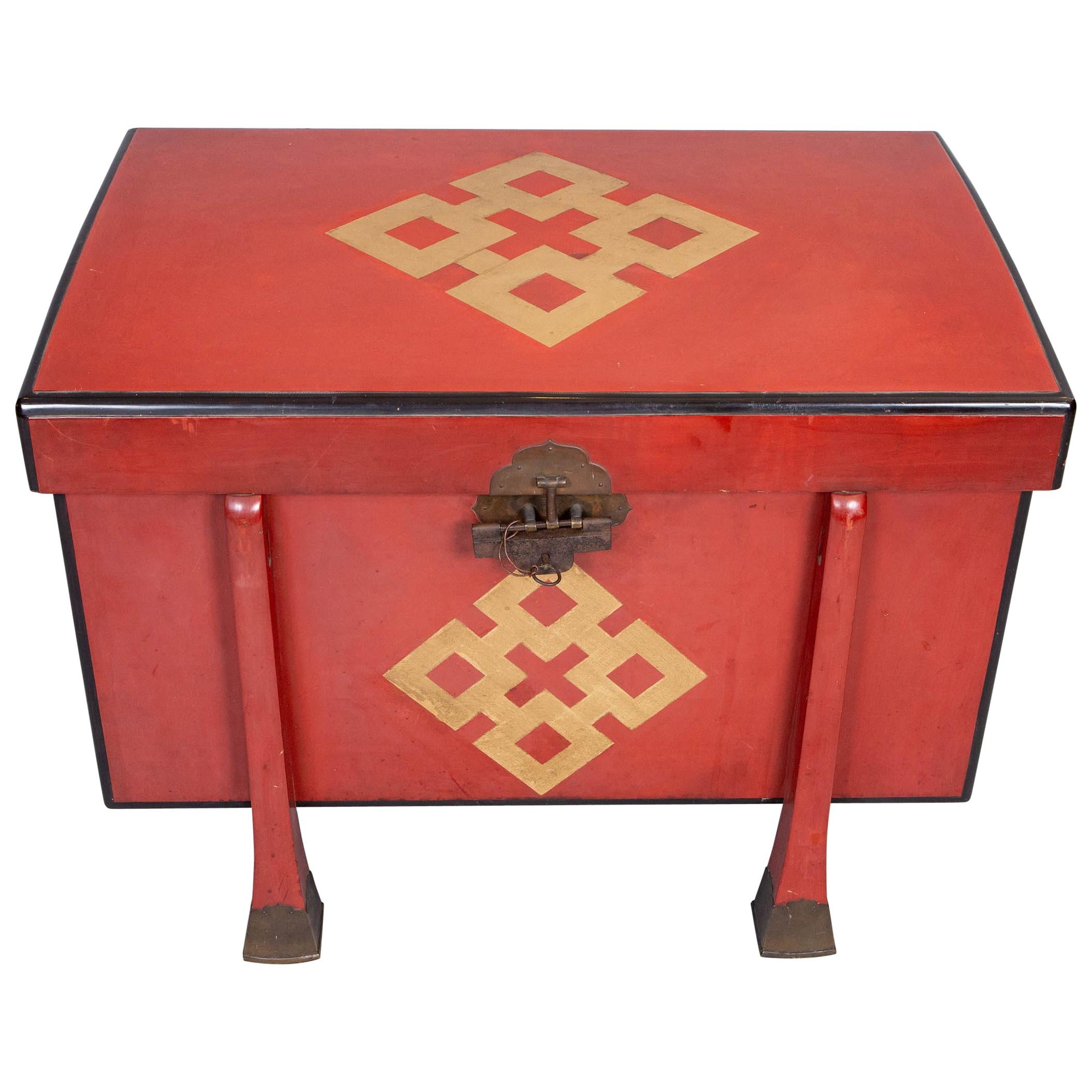 Boîte d'armures japonaise ancienne en laque rouge