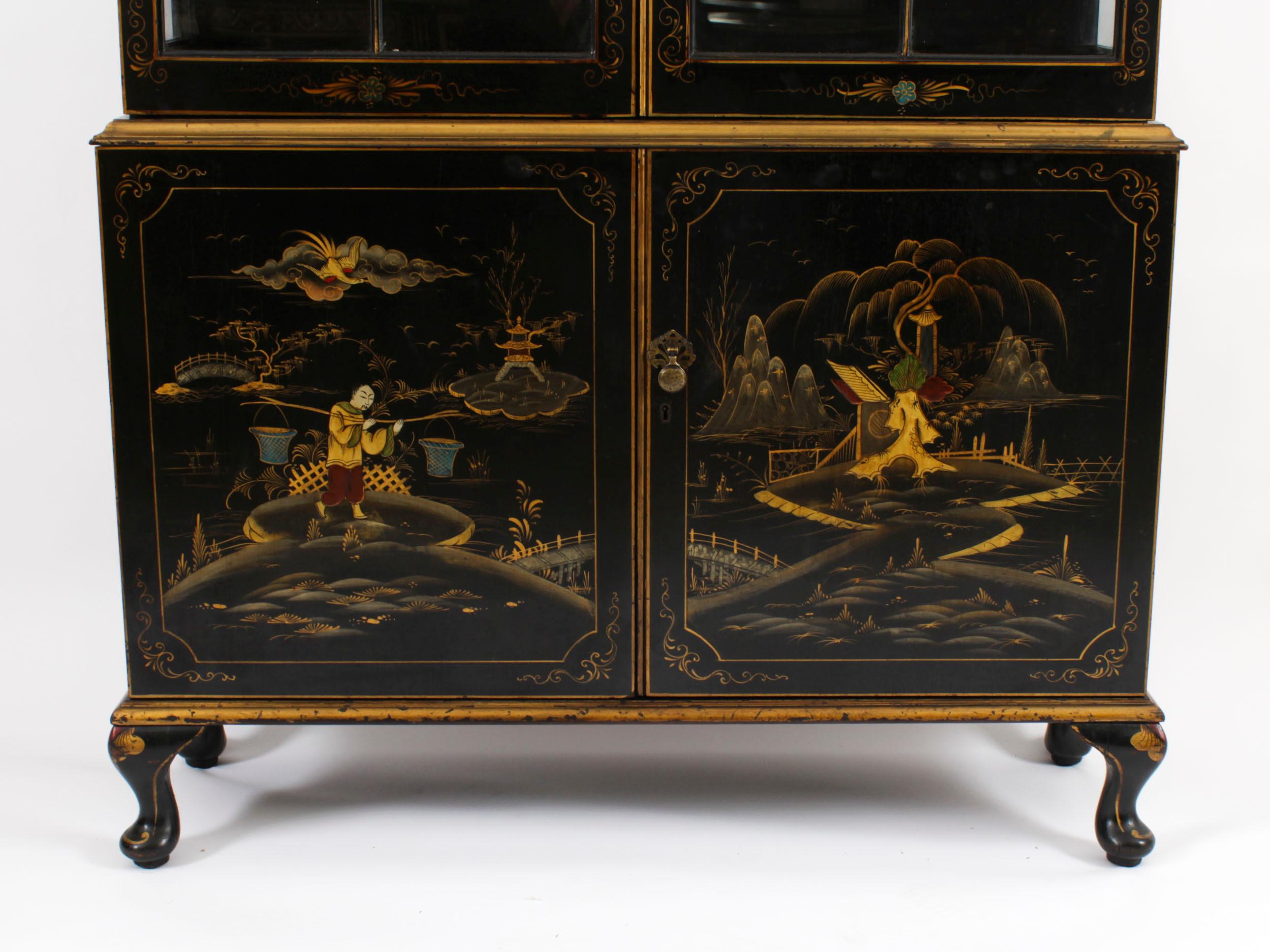 Antigua vitrina de renacimiento japonés lacada en negro Circa1900 Madera