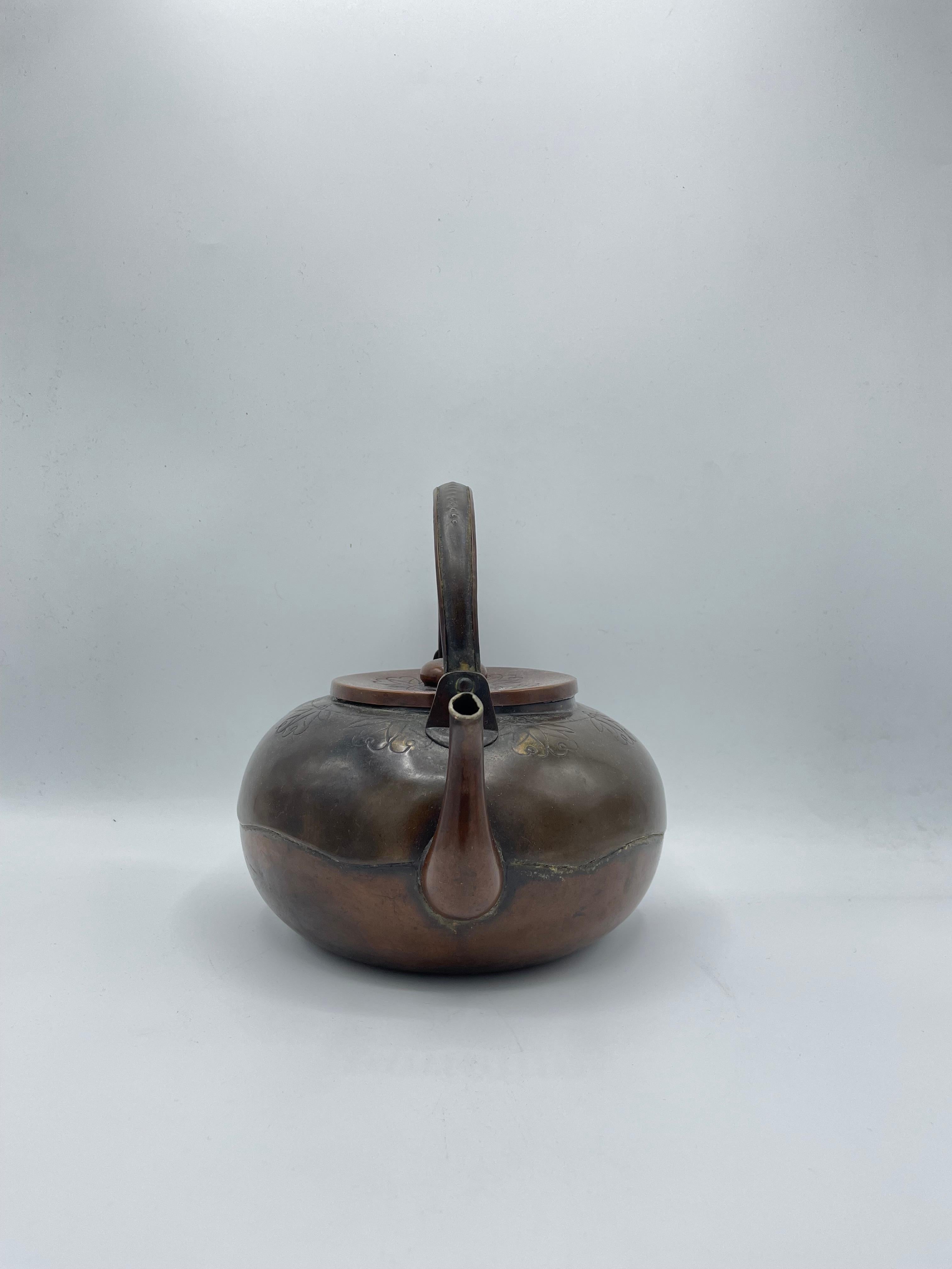Antique Japanese Round Pitcher 'Yakan' with Copper 1920s for Tea Ceremony In Fair Condition For Sale In Paris, FR