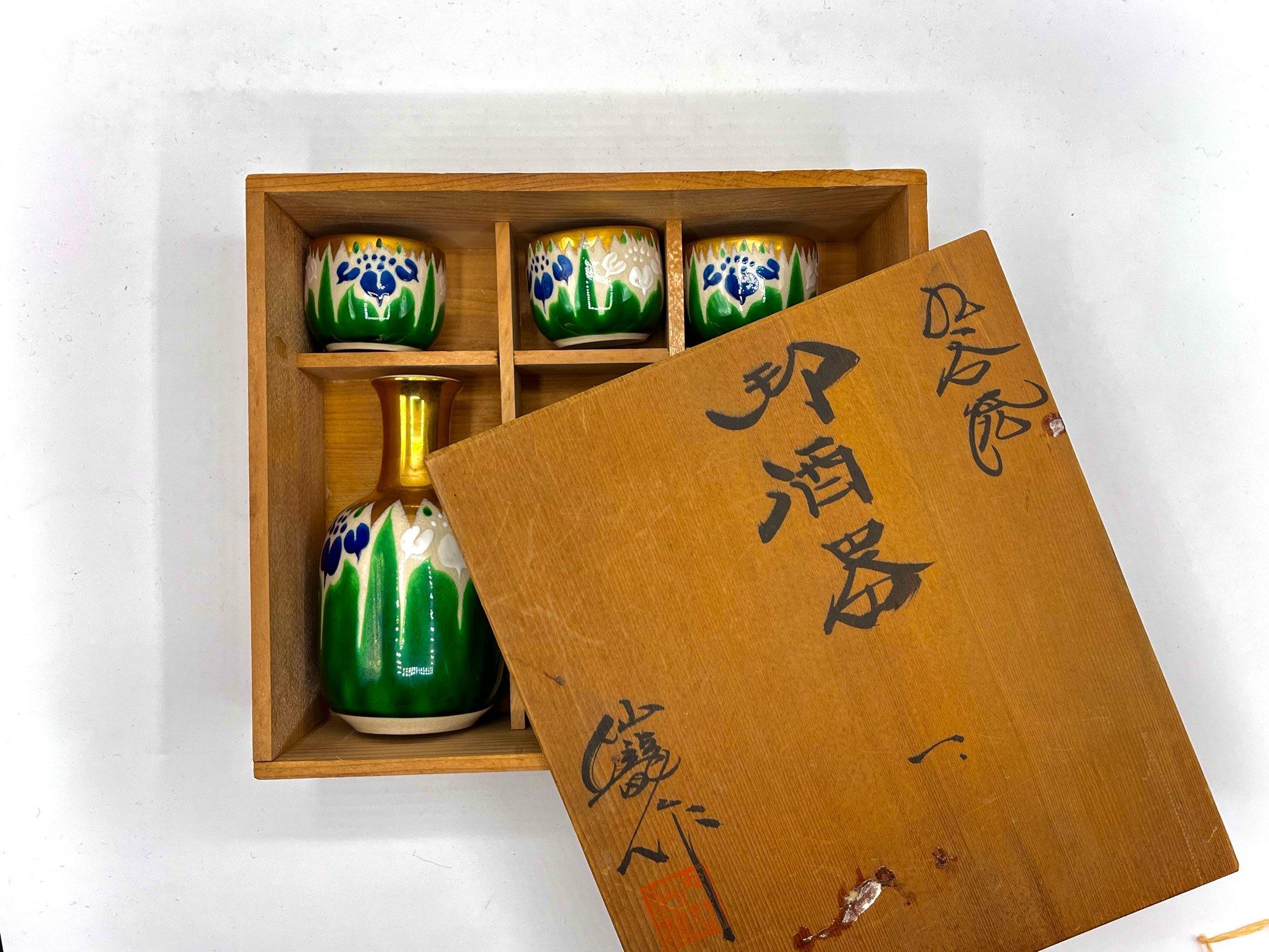 This is a Kutani ware.
This is a type of porcelain produced in the southern part of Ishikawa Prefecture. 
It is beautifully decorated with gold , blue , white, green.
The painting method has changed with the times, and various painting styles