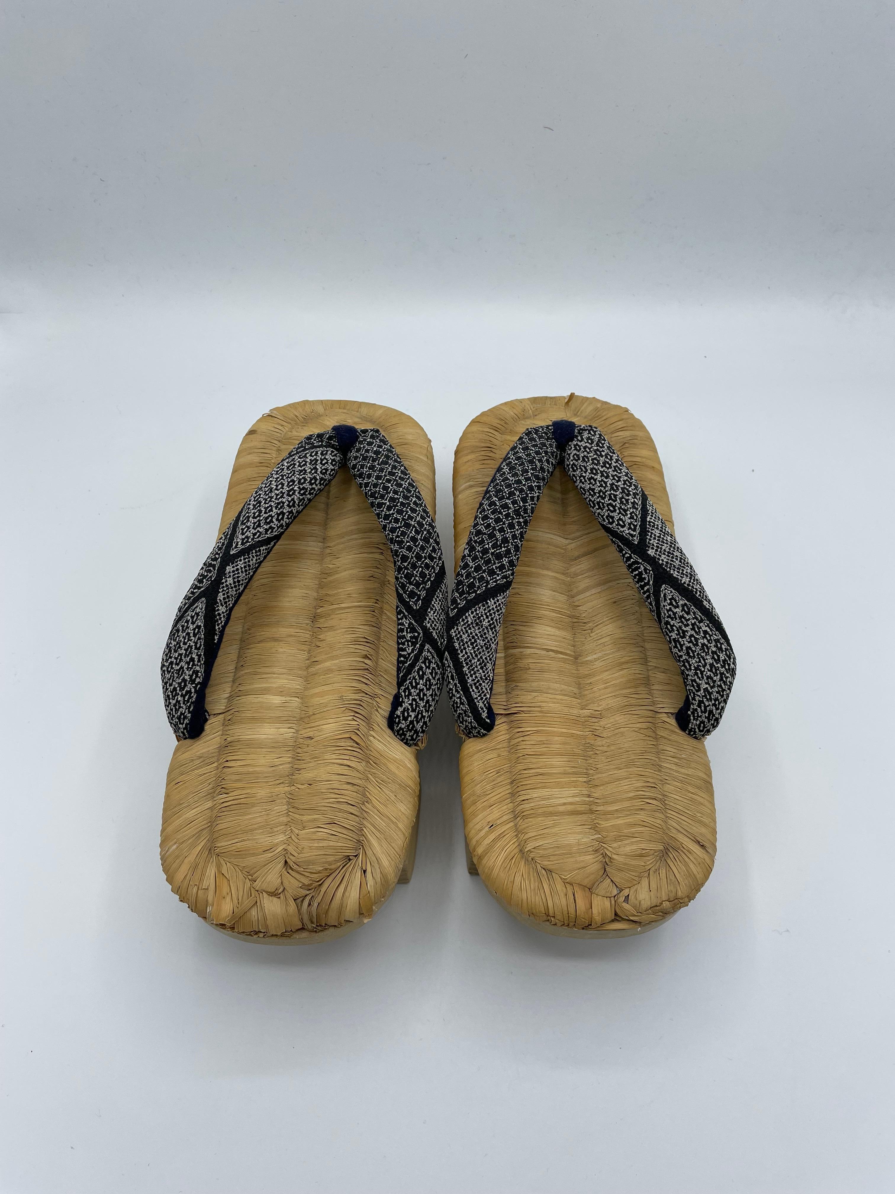 This is one pair of a sandals which is made around 1950s in Japan.
This is made with a paulownia wood which grow in Aizu town in Japan, it is called Aizu Kiri and it is regarded to have the best quality in Japan for its firmness and close grain.