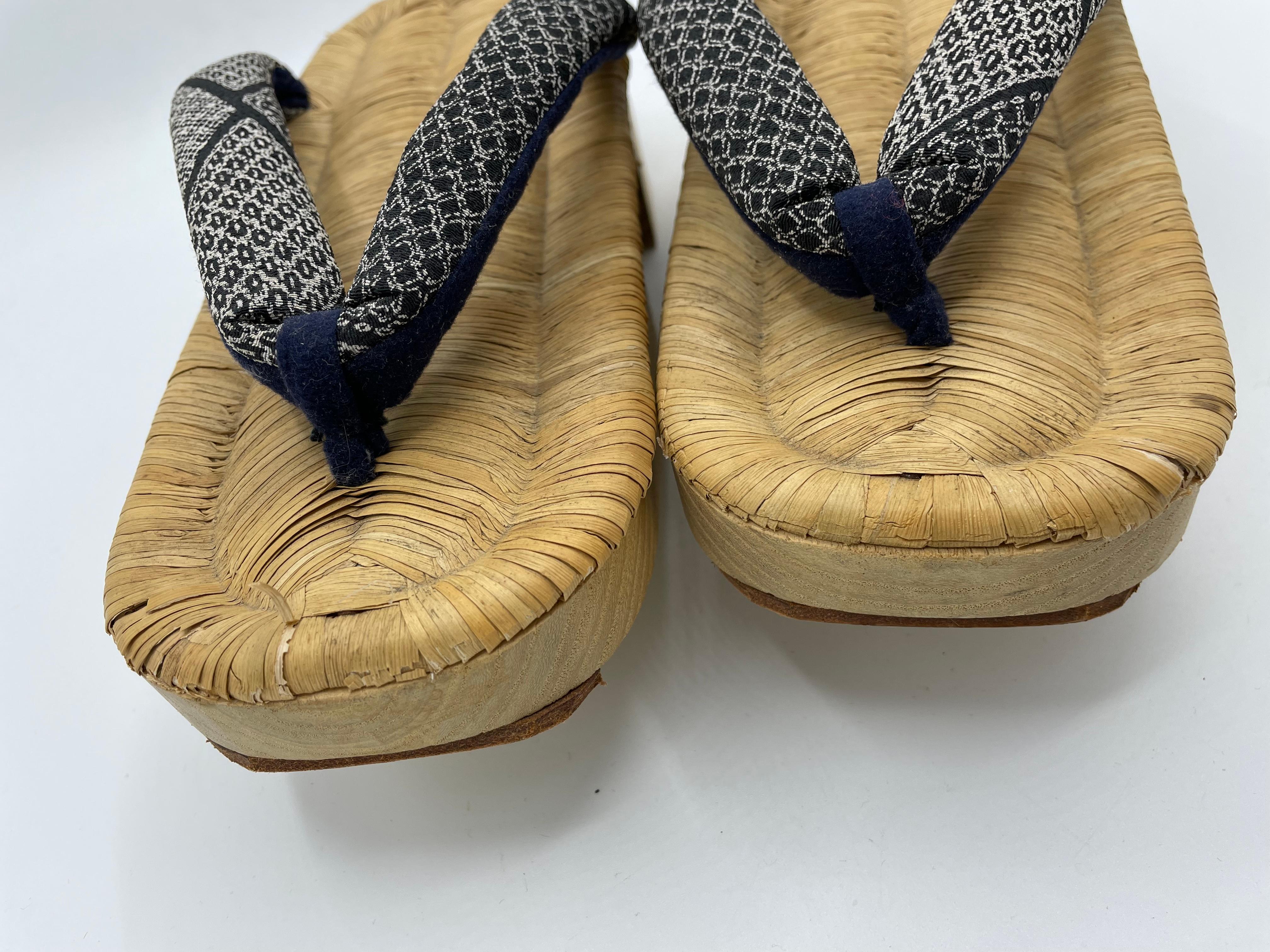 Antique Japanese Sandals 'GETA' Paulownia Wood In Fair Condition In Paris, FR