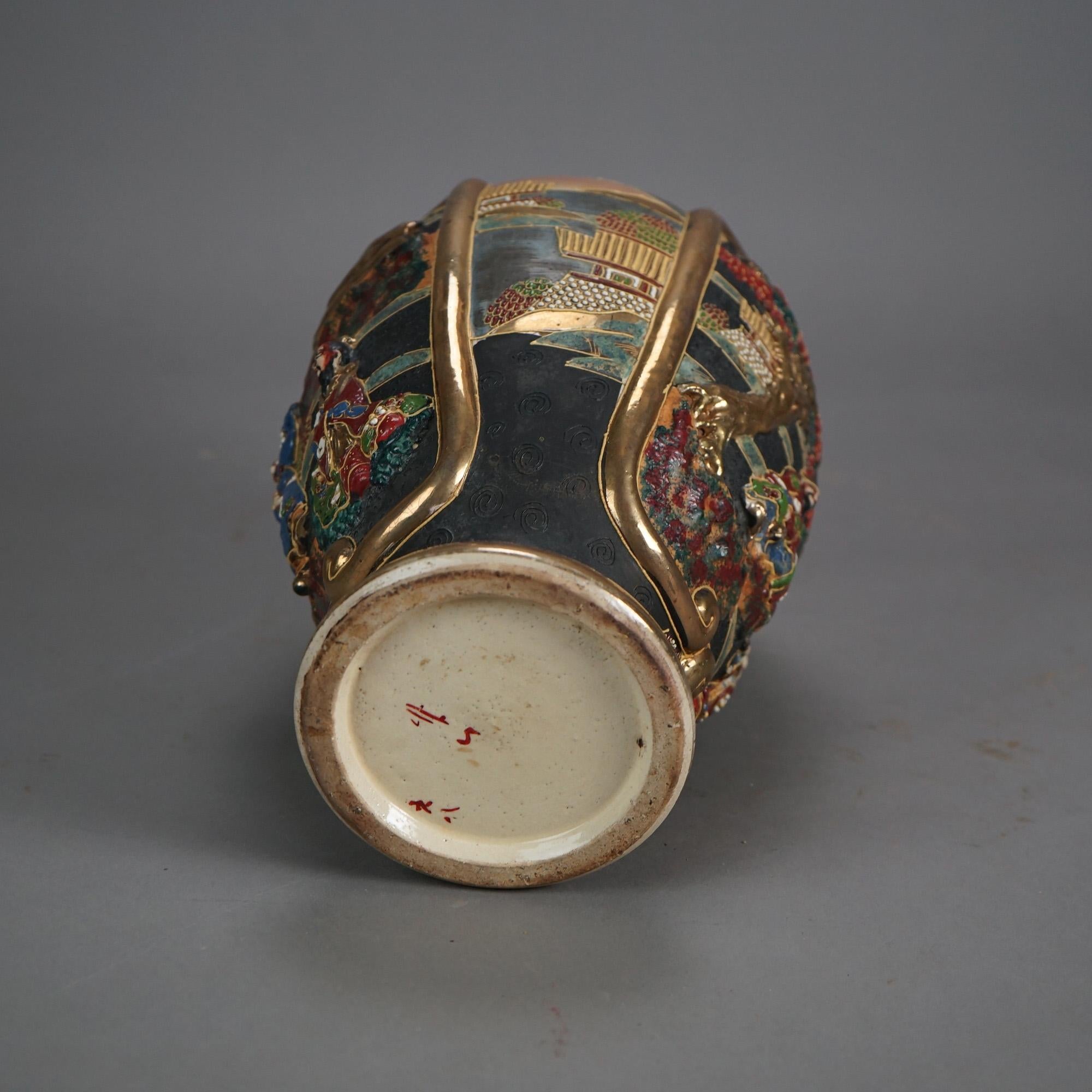 Antiguo Jarrón Japonés de Cerámica Satsuma Dorado y Estampado C1930 en venta 5