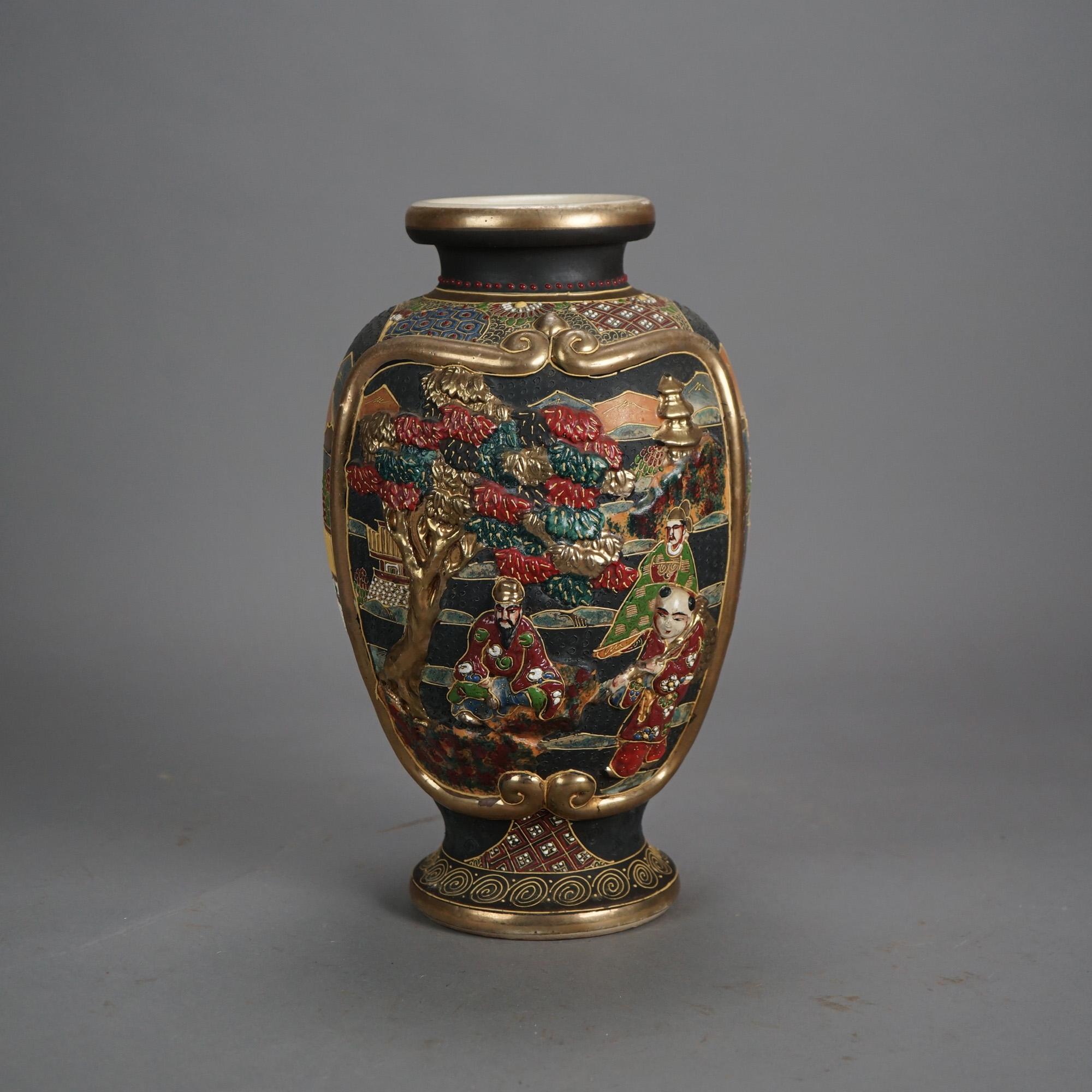 Antiguo Jarrón Japonés de Cerámica Satsuma Dorado y Estampado C1930

Medidas - 12,5 