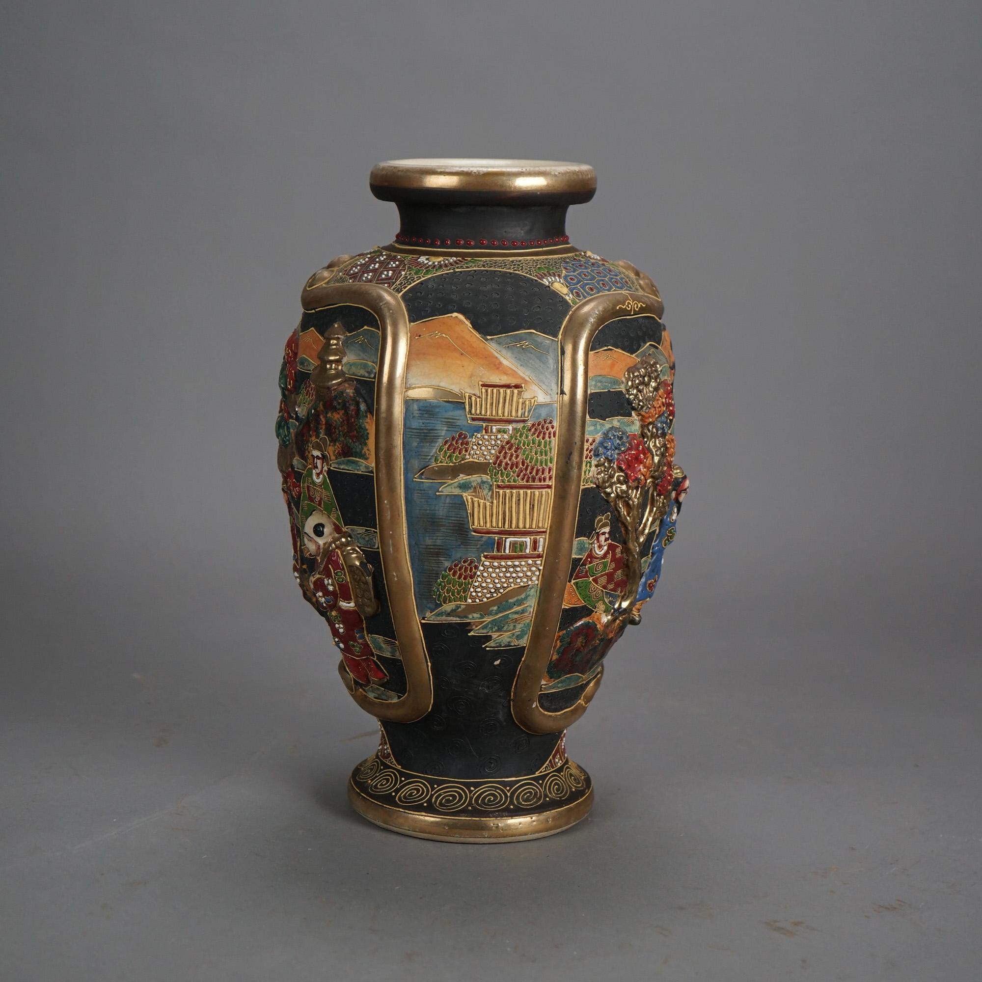 Antiguo Jarrón Japonés de Cerámica Satsuma Dorado y Estampado C1930 siglo XX en venta