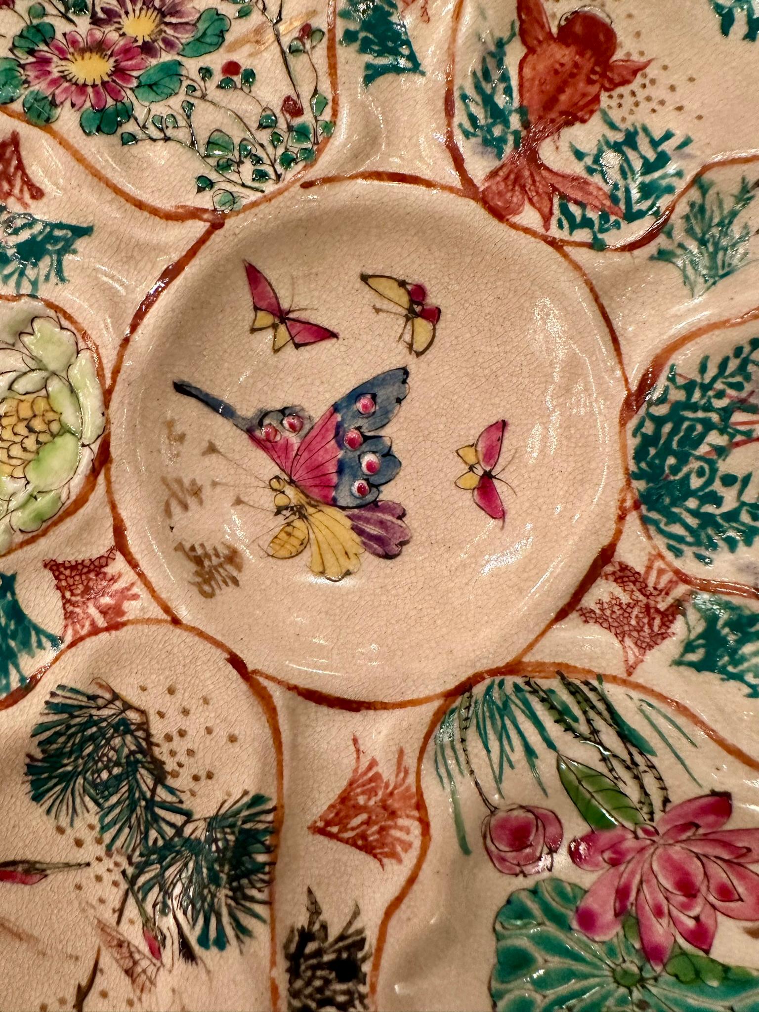 Antique Japanese Satsuma Hand-Painted Detail Porcelain Oyster Plate, Circa 1890. In Good Condition For Sale In New Orleans, LA