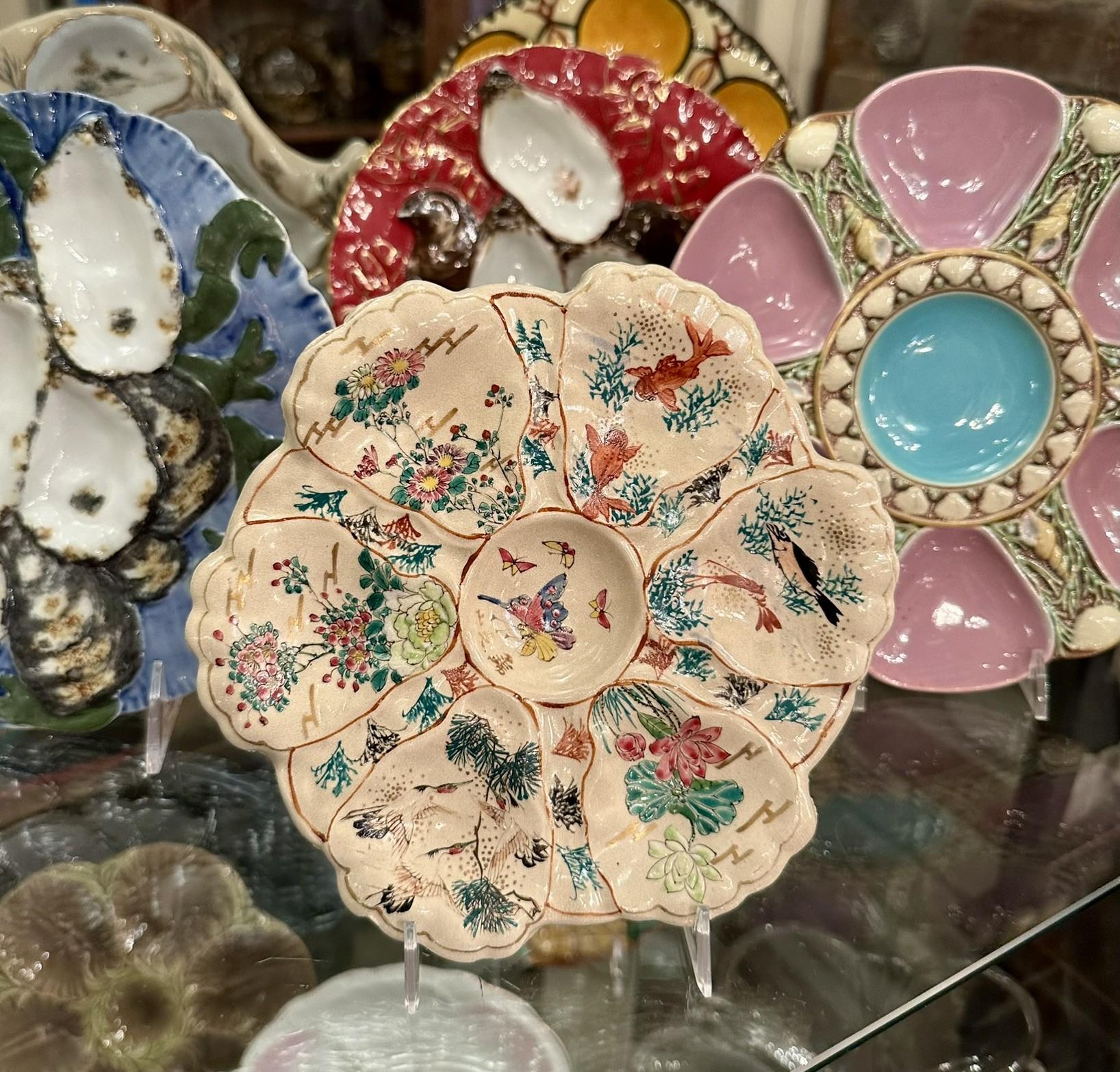 Antique Japanese Satsuma Hand-Painted Detail Porcelain Oyster Plate, Circa 1890. For Sale 4