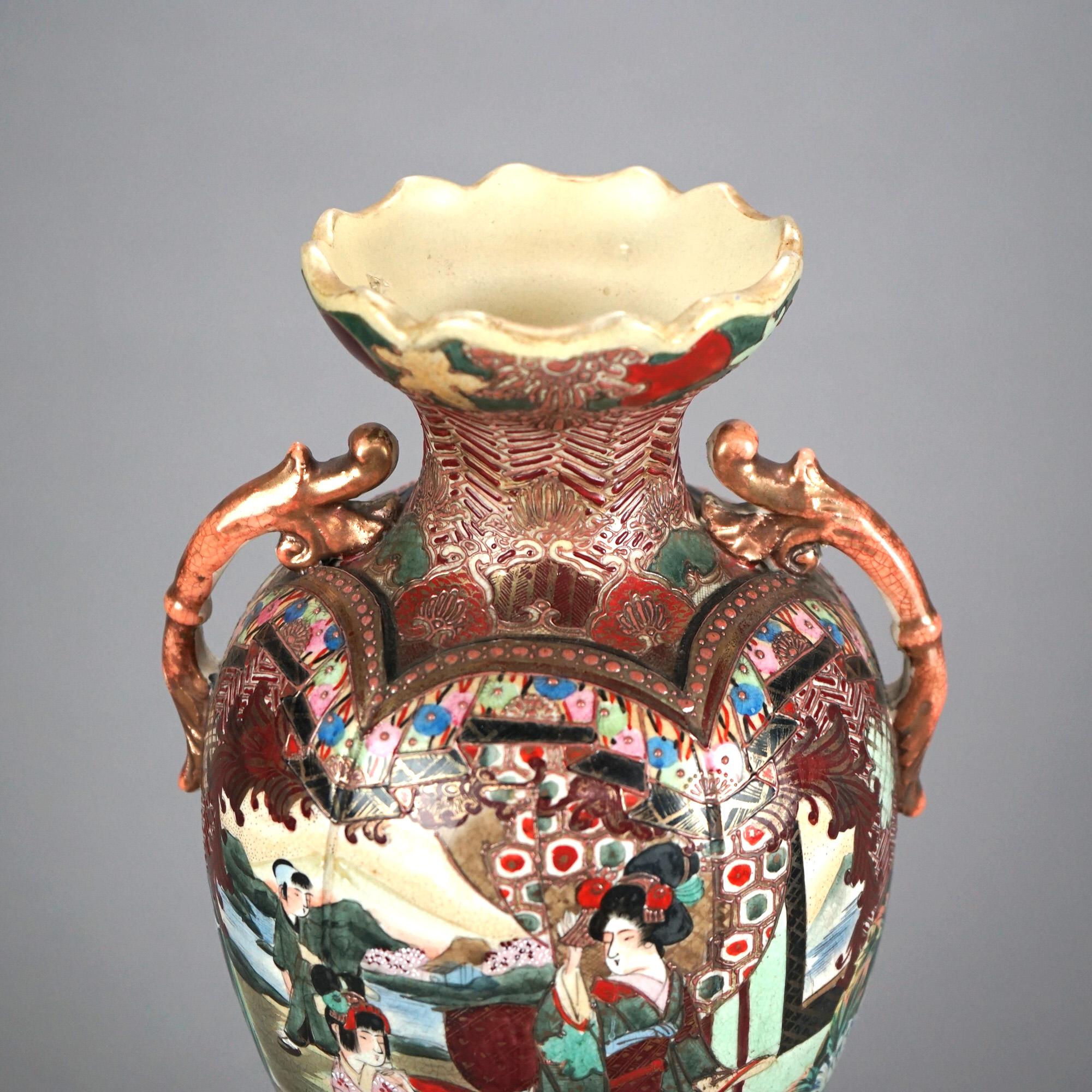 Antiguo Jarrón Retrato Japonés Satsuma Pintado a Mano y Dorado C1920 en venta 1