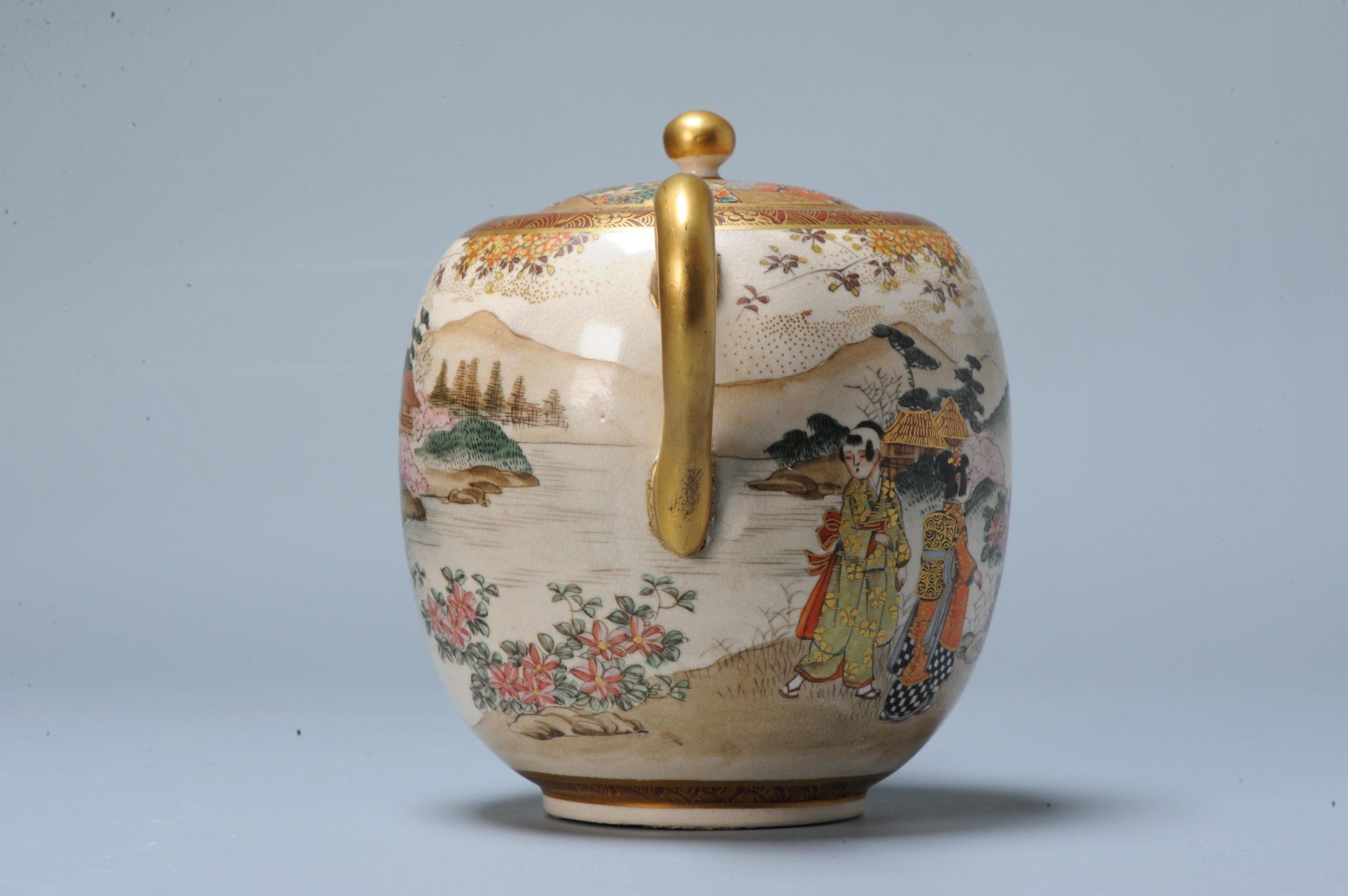 Faboulous and small japanese earthenware jar.

The painting quality is absolutely amazing.

Mark at the base.

Additional information:
Material: Porcelain & Pottery
Type: Jars
Japanese Style: Satsuma
Region of Origin: Japan
Period: 19th century,