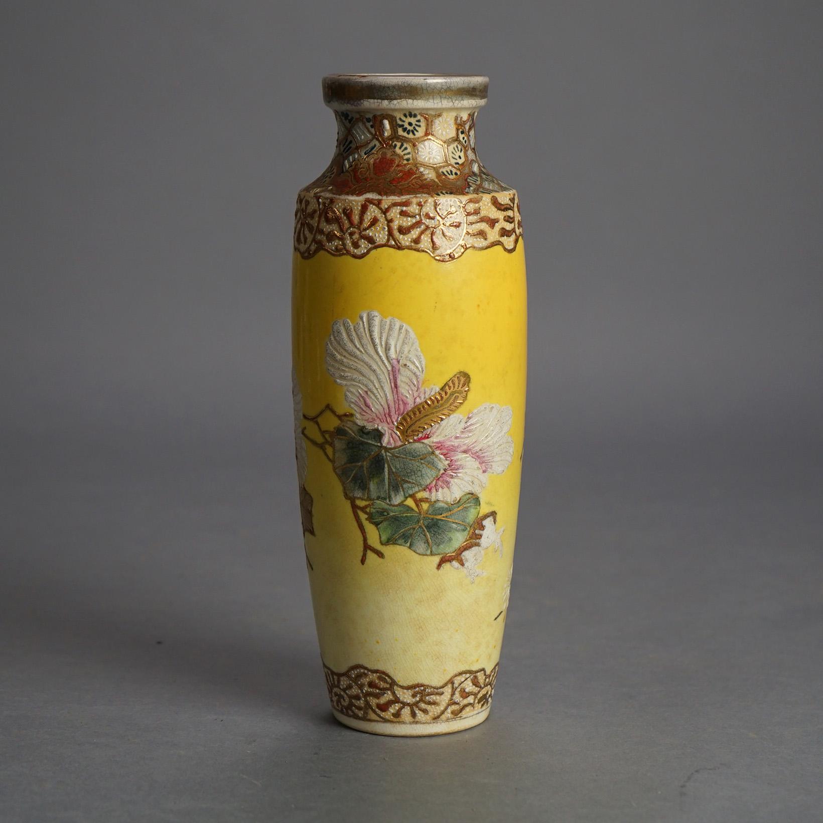 Antiquité - Satsuma Meiji Vase en porcelaine décorée de fleurs et de dorures C1910 en vente 3