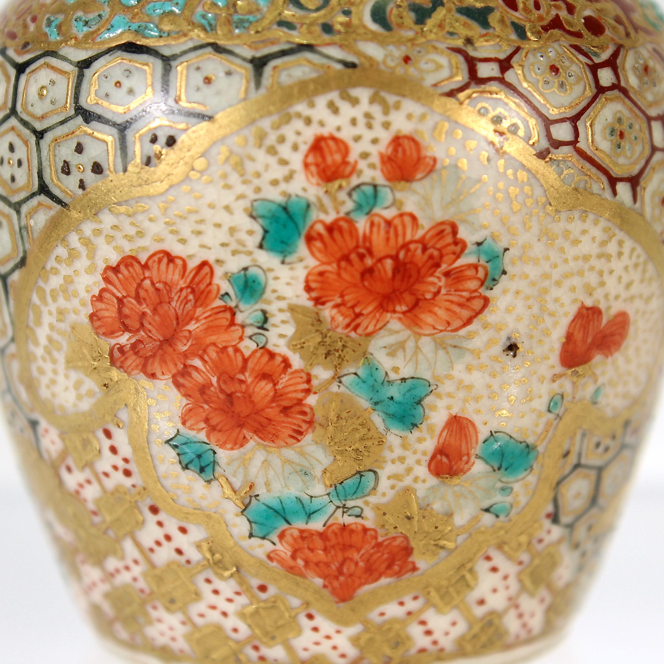 Peint à la main Antiquités - Vase de cabinet japonais Satsuma Miniature en vente