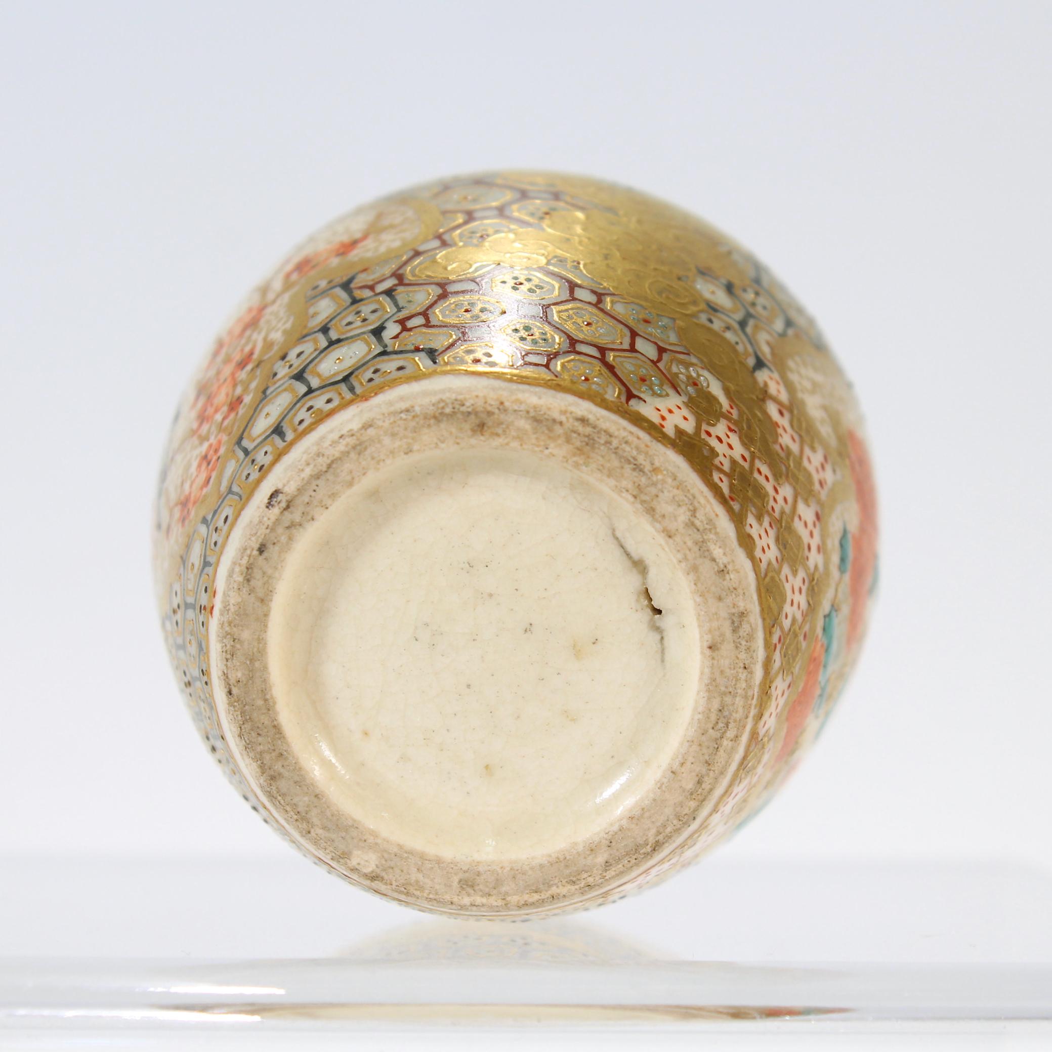 Antike japanische Satsuma Miniature Kabinett Vase (20. Jahrhundert) im Angebot