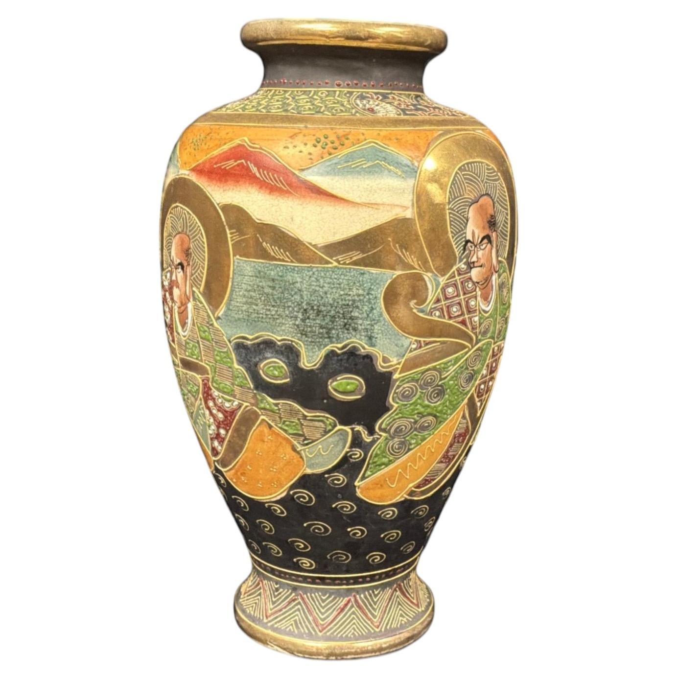 Antike japanische Satsuma-Moriage-Vase mit vergoldeten Emailleverzierungen