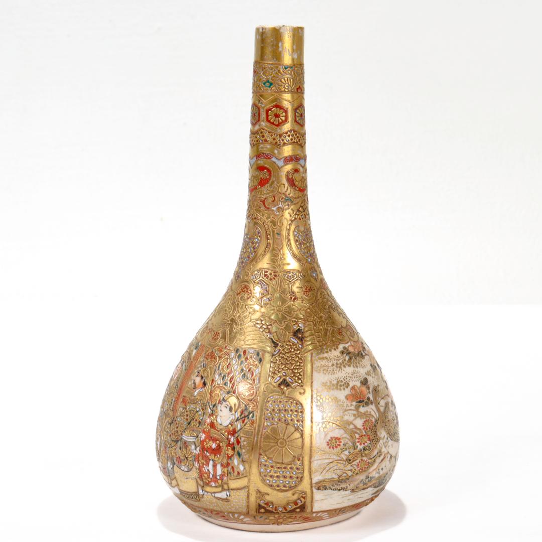 Meiji Vase à bourgeons japonais ancien en poterie de Satsuma en vente