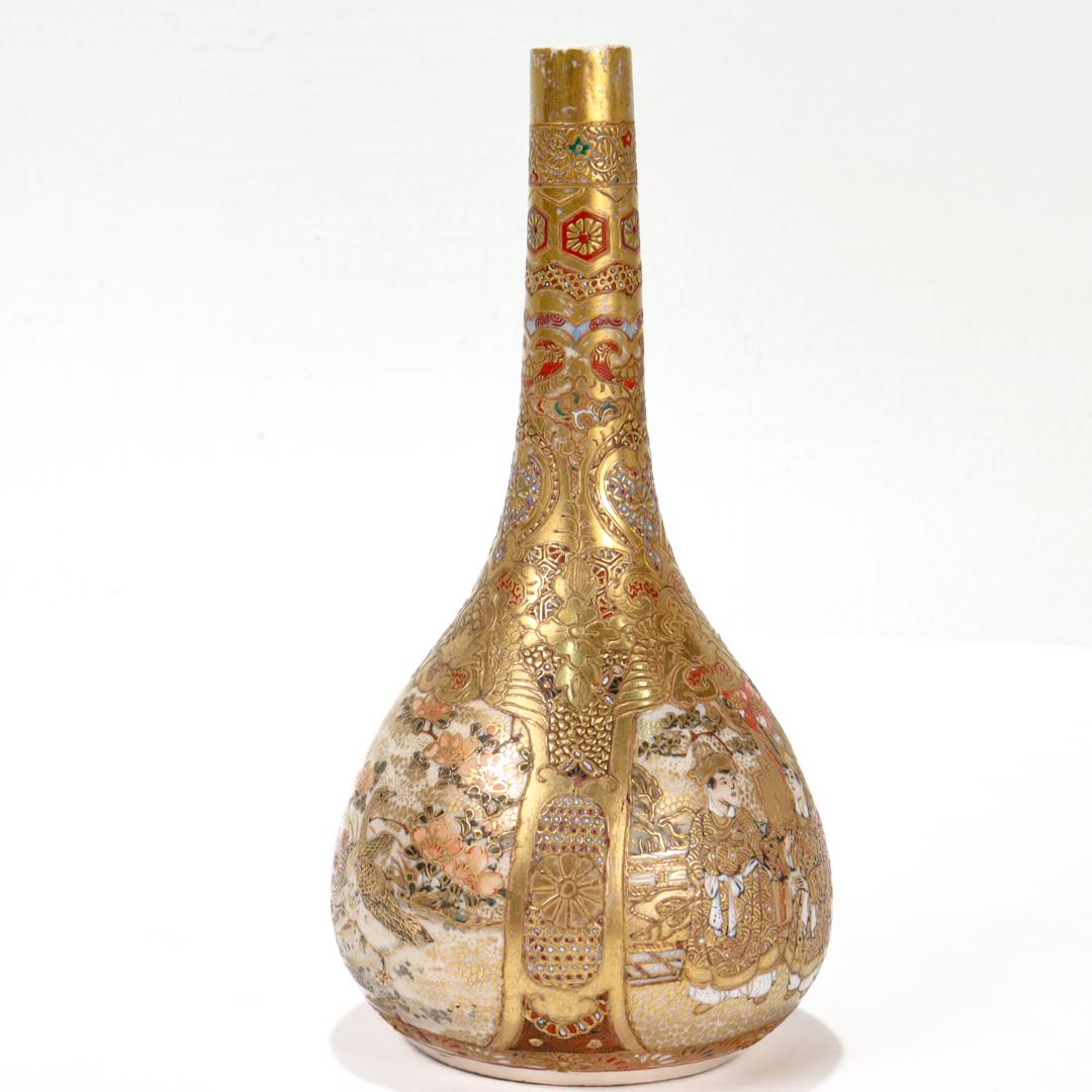 Dorato Antico vaso a bocciolo in ceramica giapponese di Satsuma in vendita